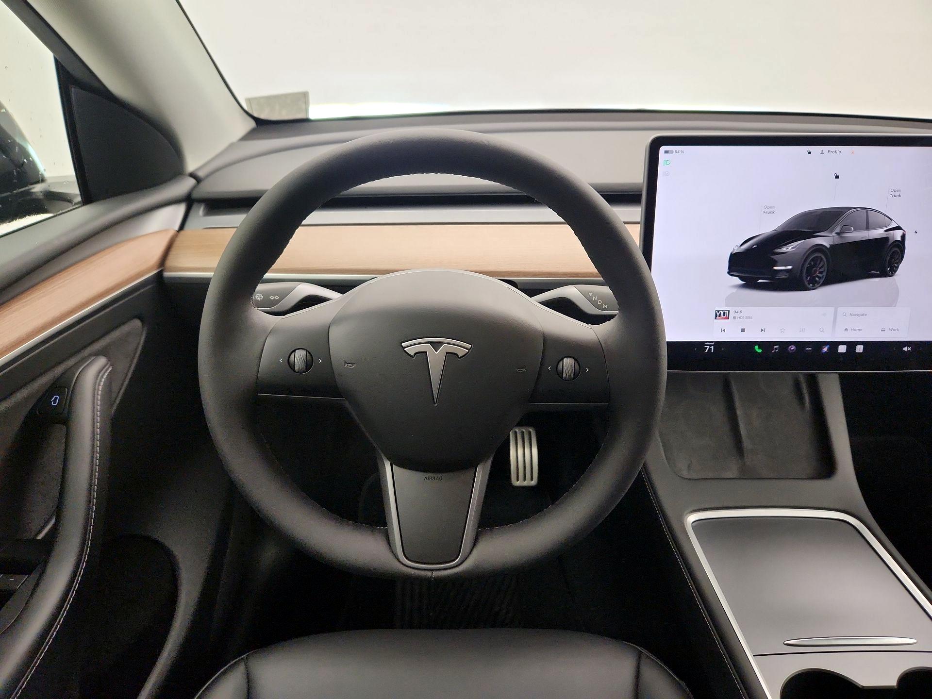 Thumbnail: 2023 Tesla Model Y - 10