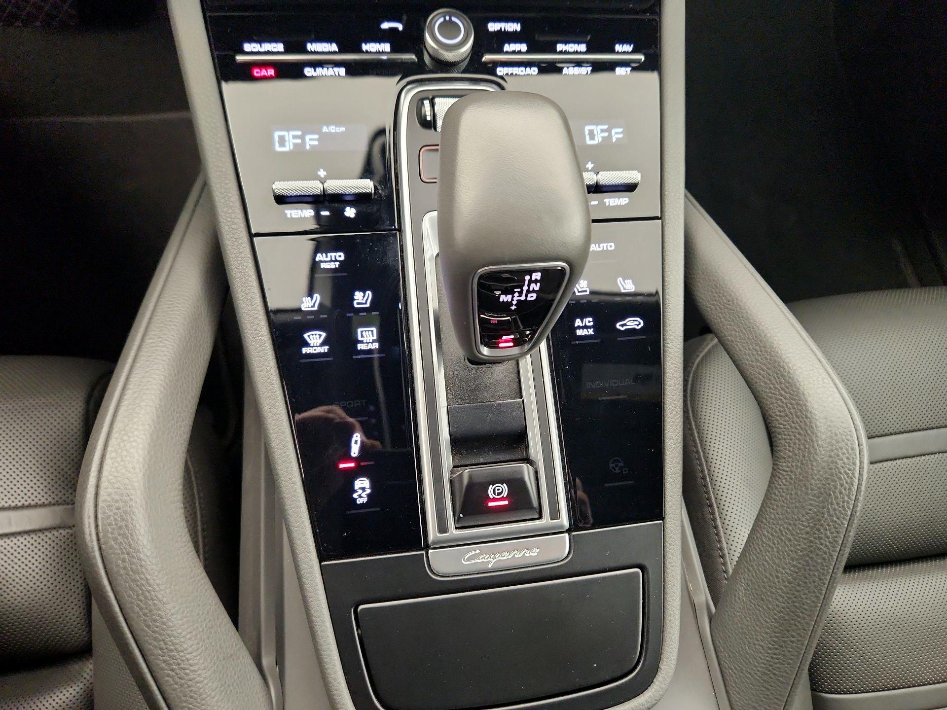 Thumbnail: 2020 Porsche Cayenne - 18