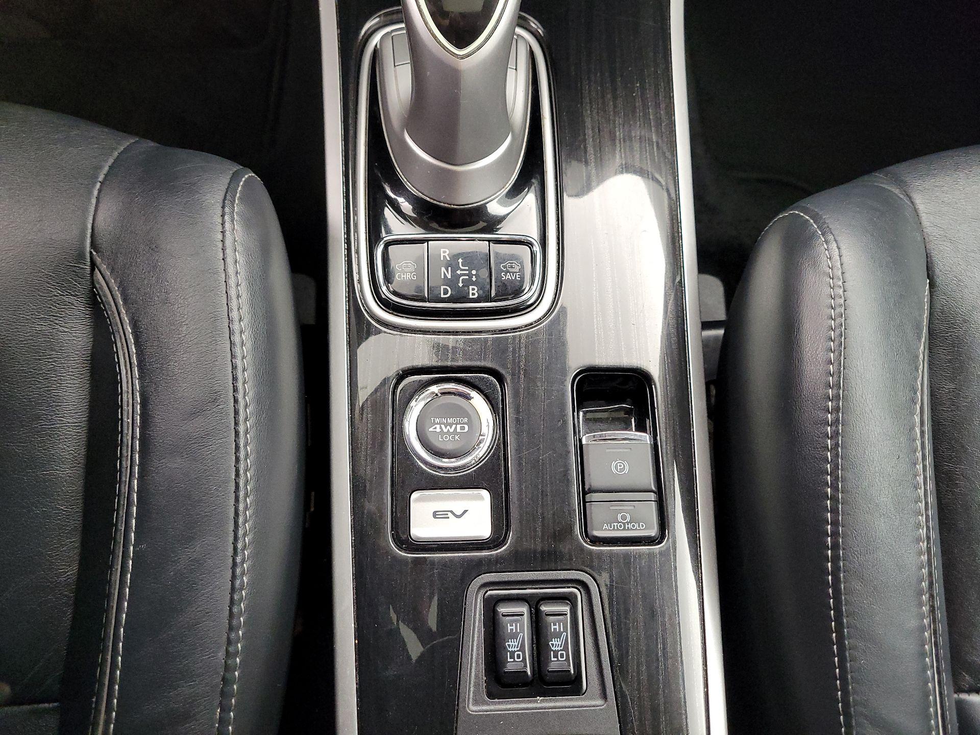 Thumbnail: 2018 Mitsubishi Outlander - 17