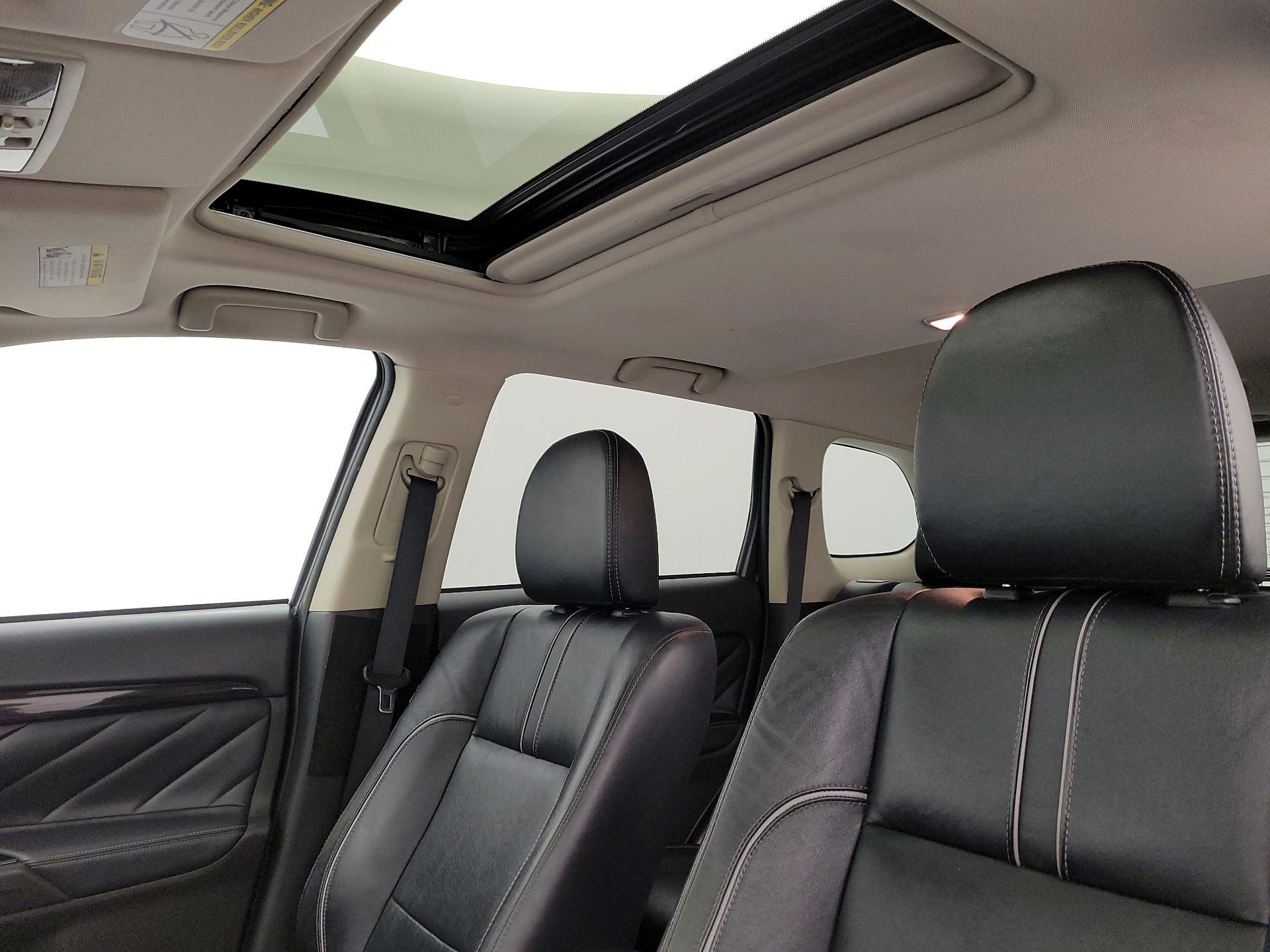 Thumbnail: 2018 Mitsubishi Outlander - 19