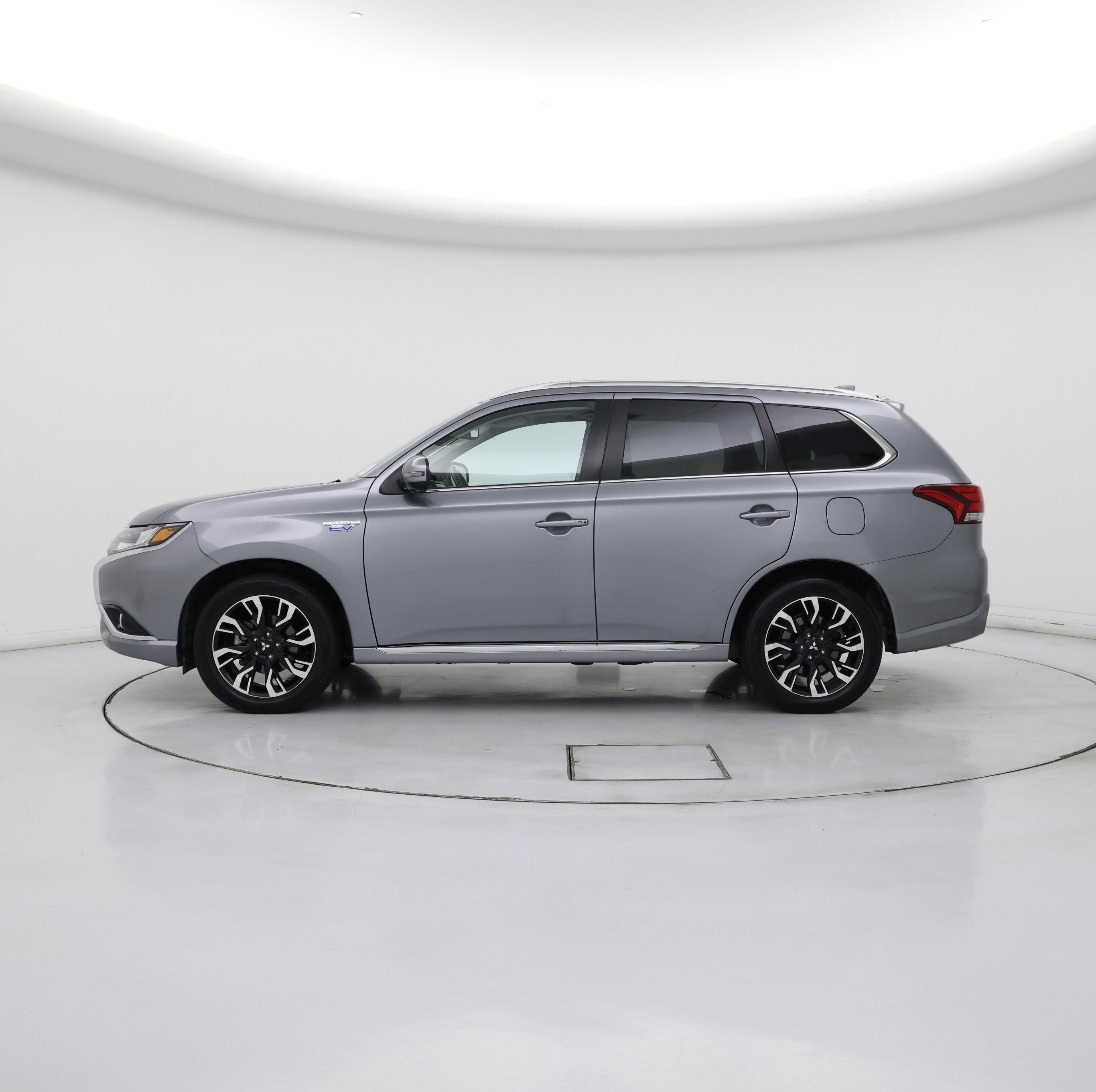 Thumbnail: 2018 Mitsubishi Outlander - 3