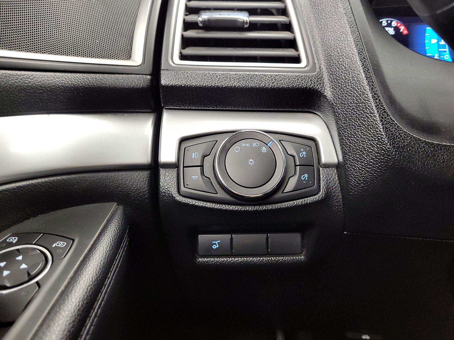 Thumbnail: 2017 Ford Explorer - 13