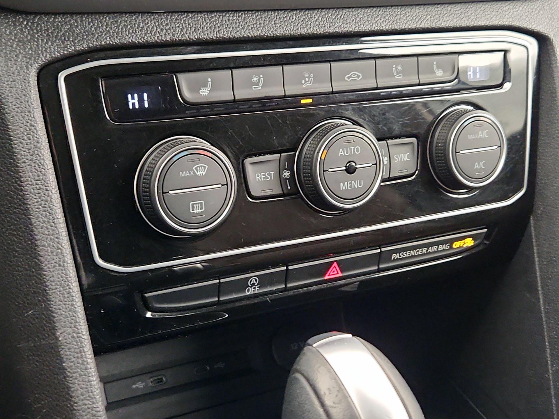 Thumbnail: 2022 Volkswagen Atlas - 16