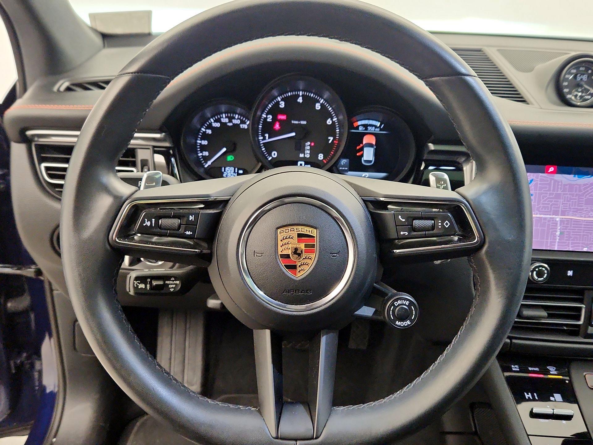 Thumbnail: 2023 Porsche Macan - 10