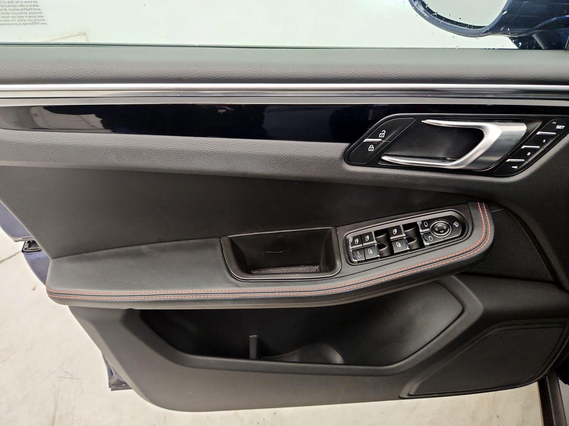 Thumbnail: 2023 Porsche Macan - 12