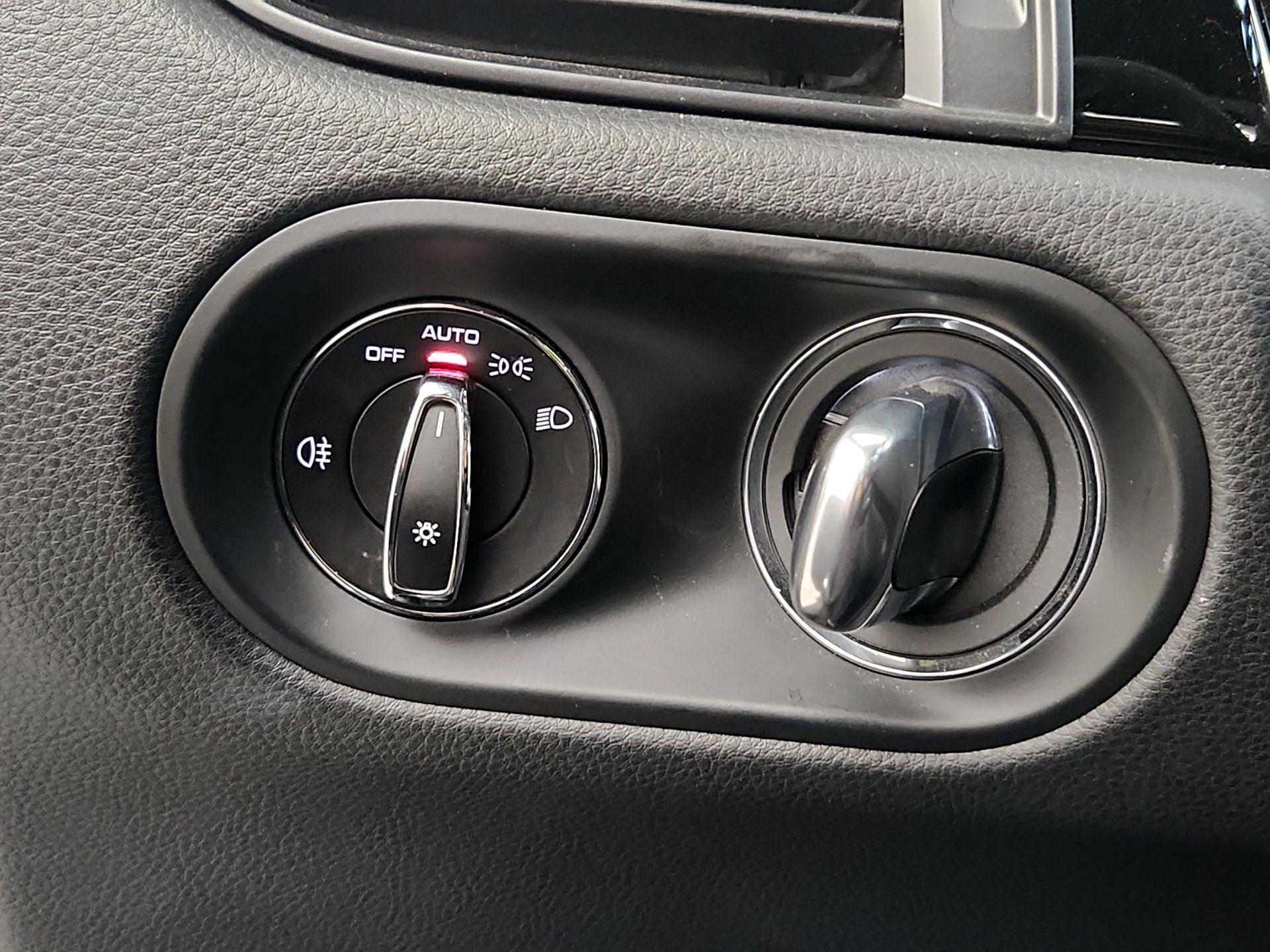 Thumbnail: 2023 Porsche Macan - 13