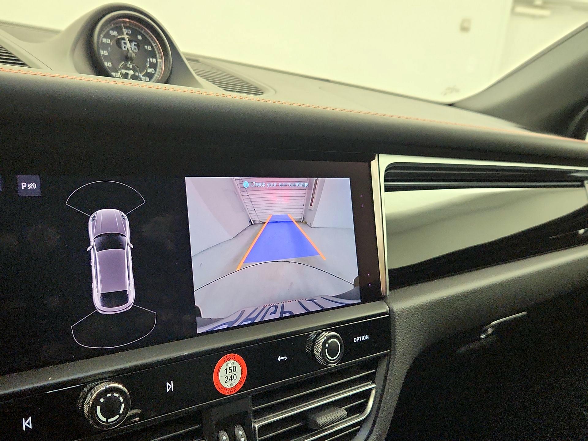 Thumbnail: 2023 Porsche Macan - 15