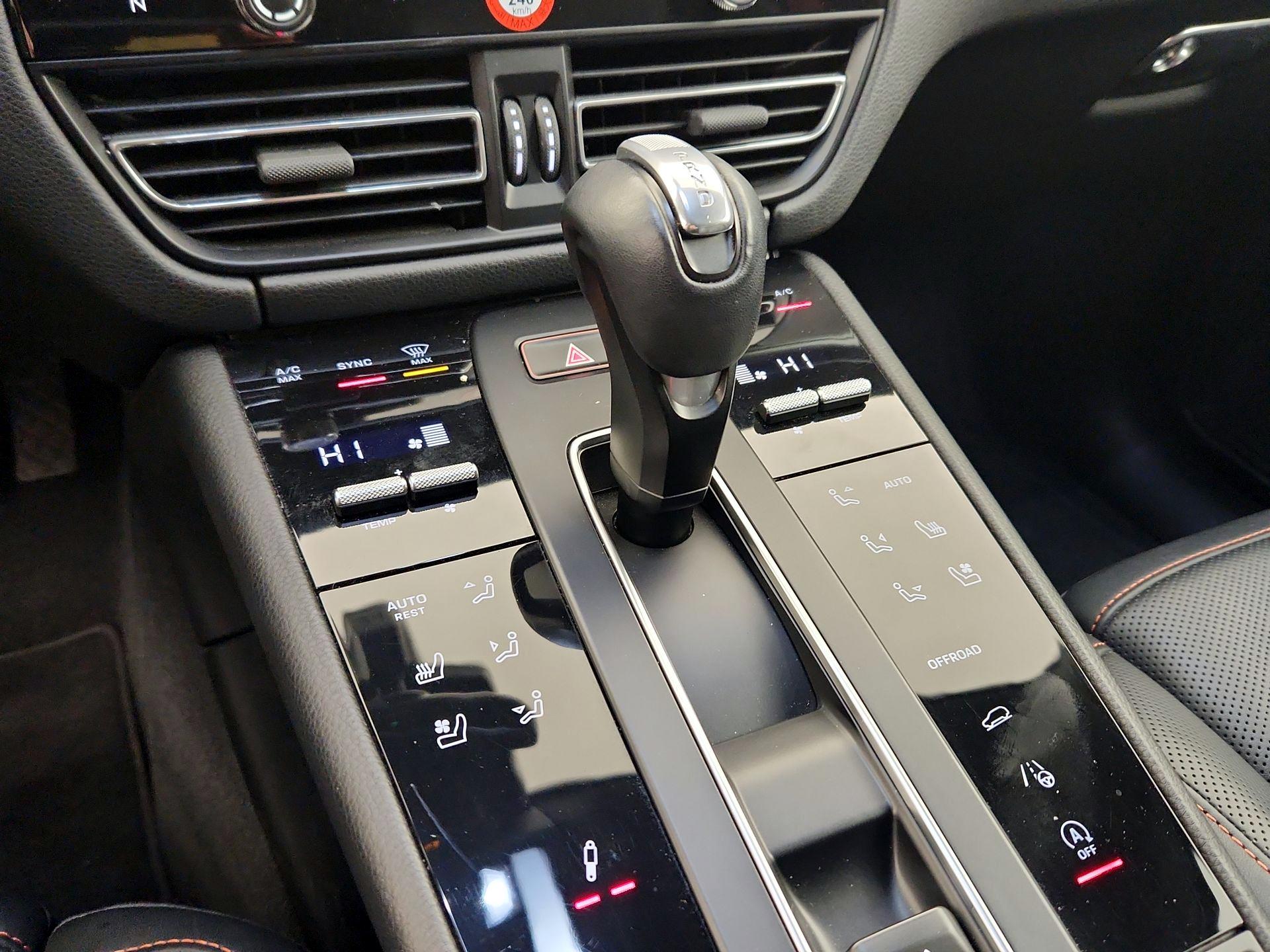 Thumbnail: 2023 Porsche Macan - 17