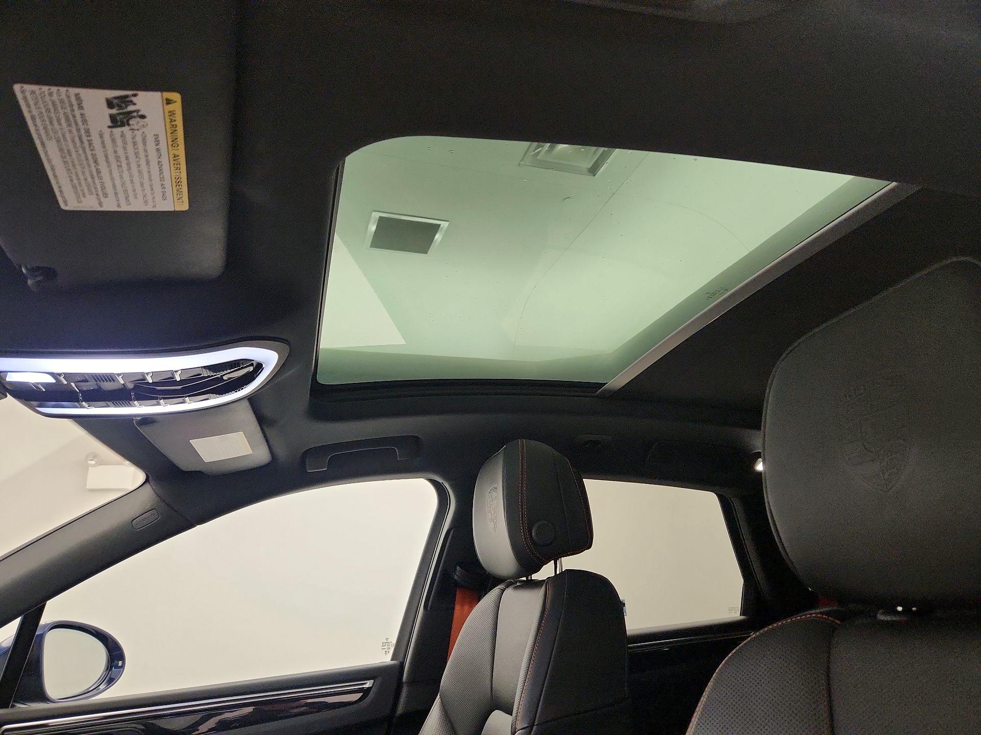 Thumbnail: 2023 Porsche Macan - 20