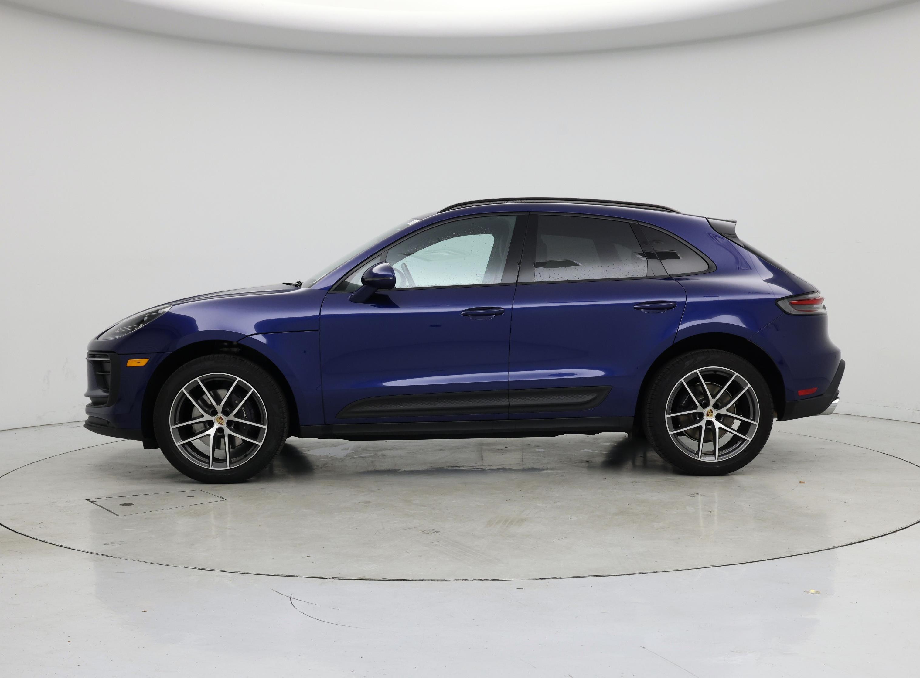 Thumbnail: 2023 Porsche Macan - 3