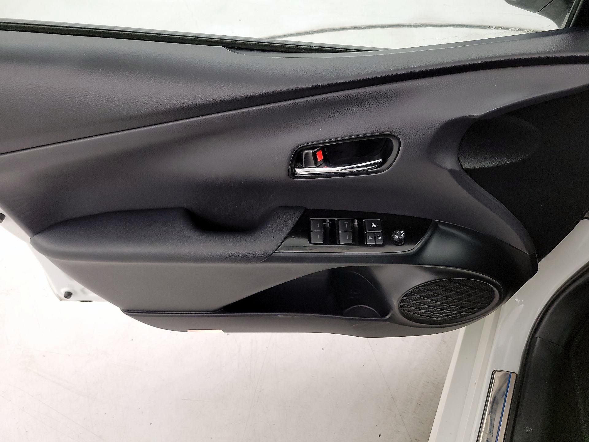 Thumbnail: 2019 Toyota Prius - 12