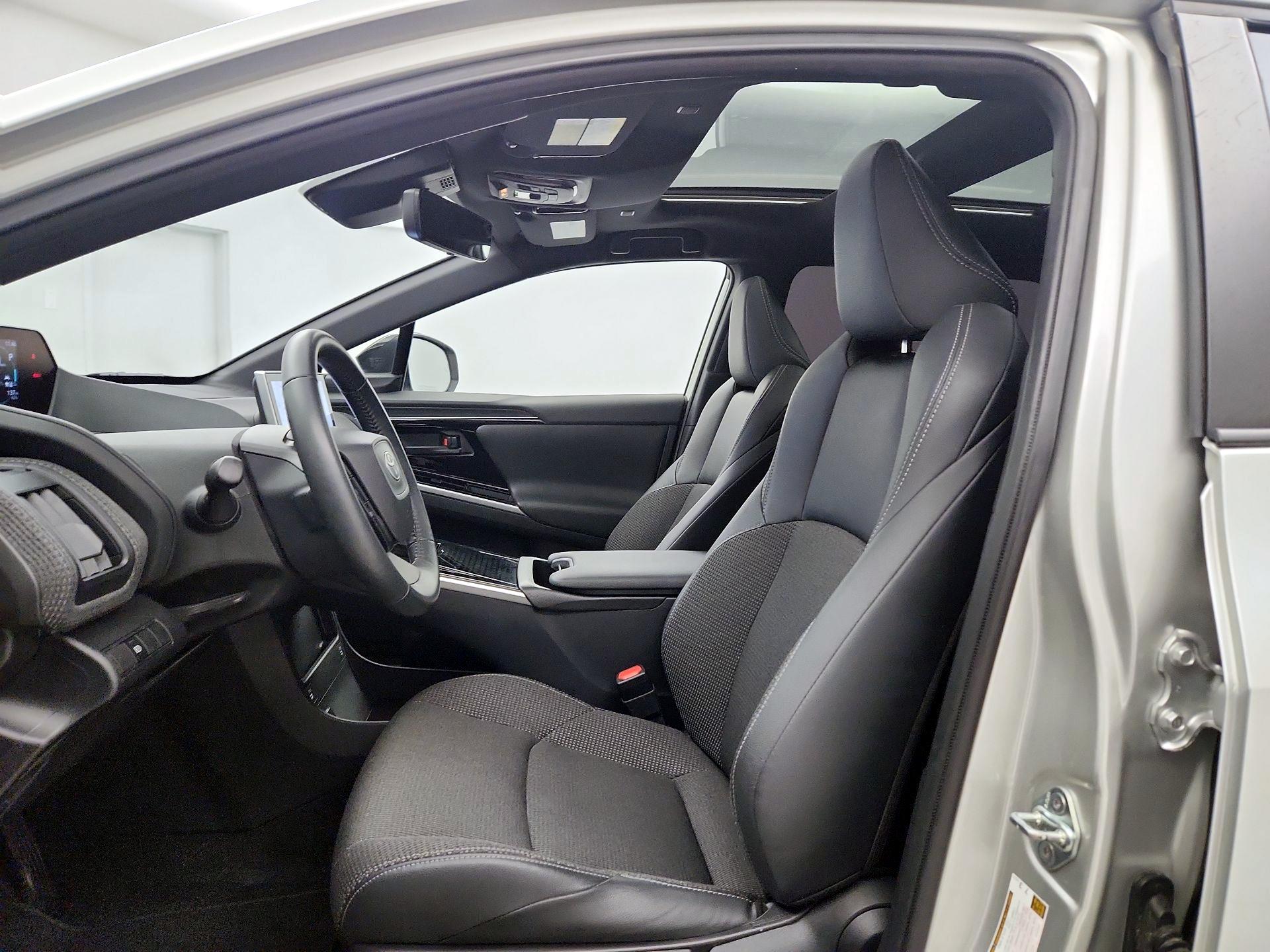 Thumbnail: 2023 Toyota bZ4X - 11