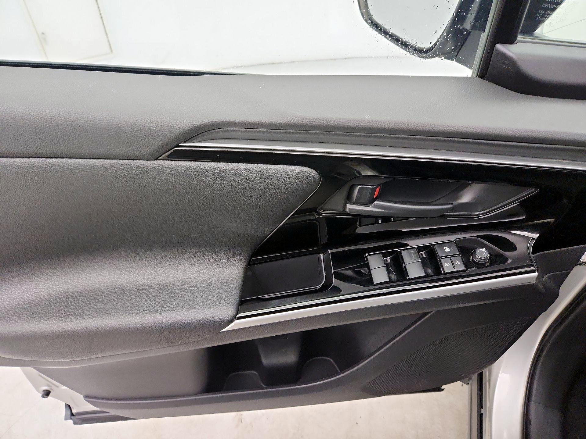 Thumbnail: 2023 Toyota bZ4X - 12