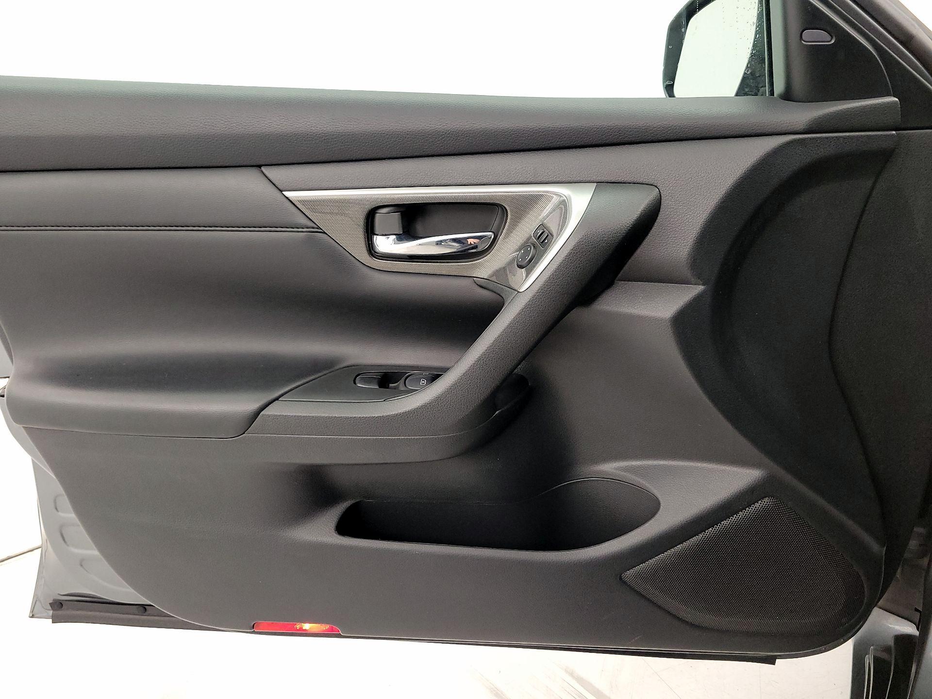 Thumbnail: 2015 Nissan Altima - 12