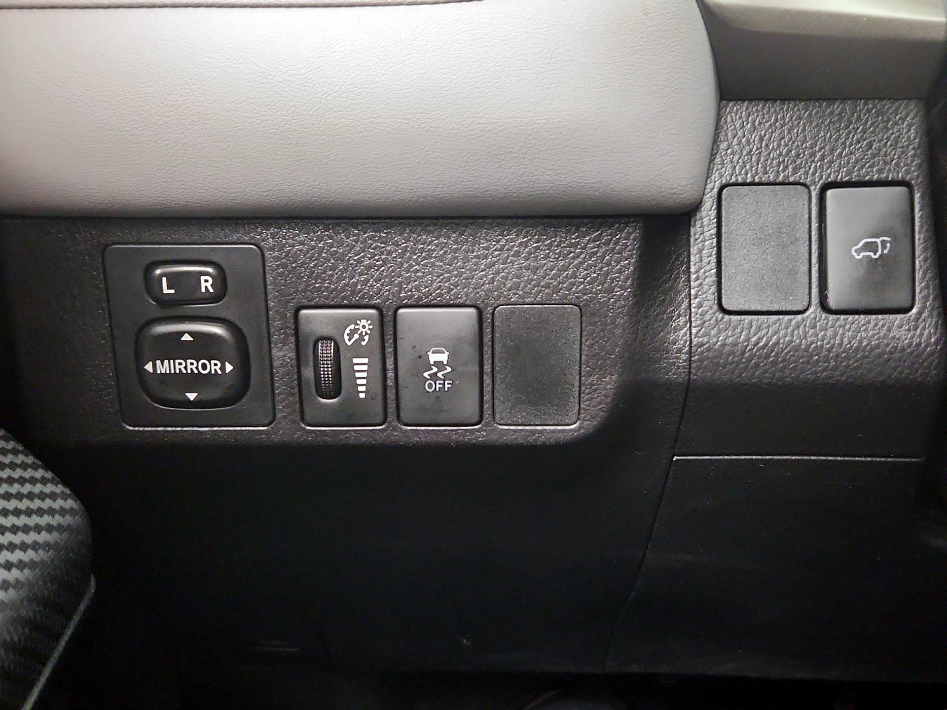 Thumbnail: 2015 Toyota RAV4 - 13