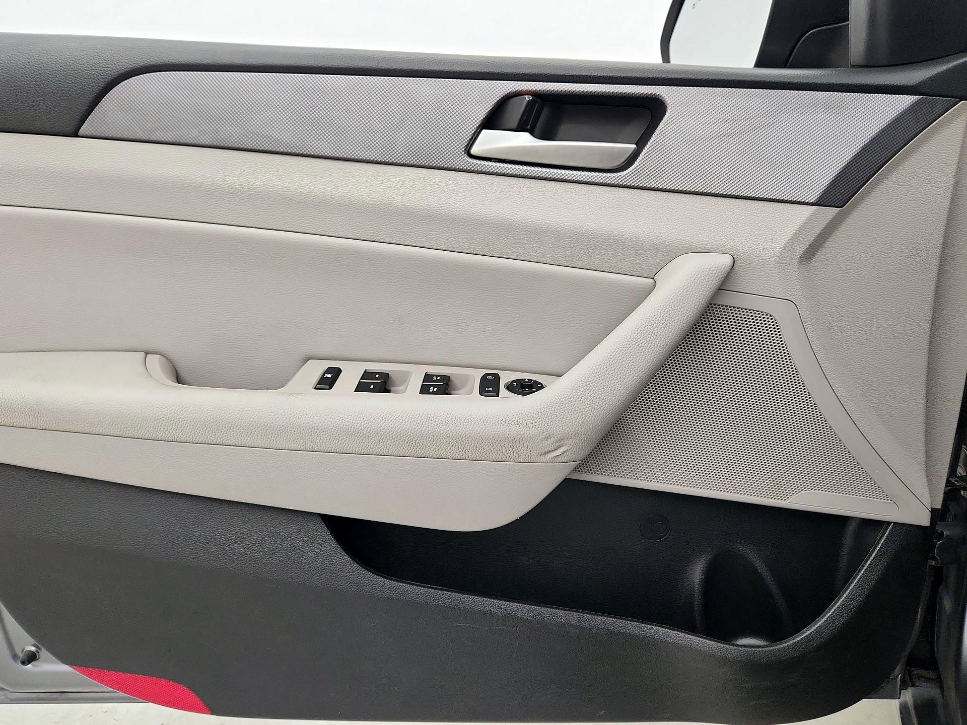 Thumbnail: 2019 Hyundai Sonata - 12