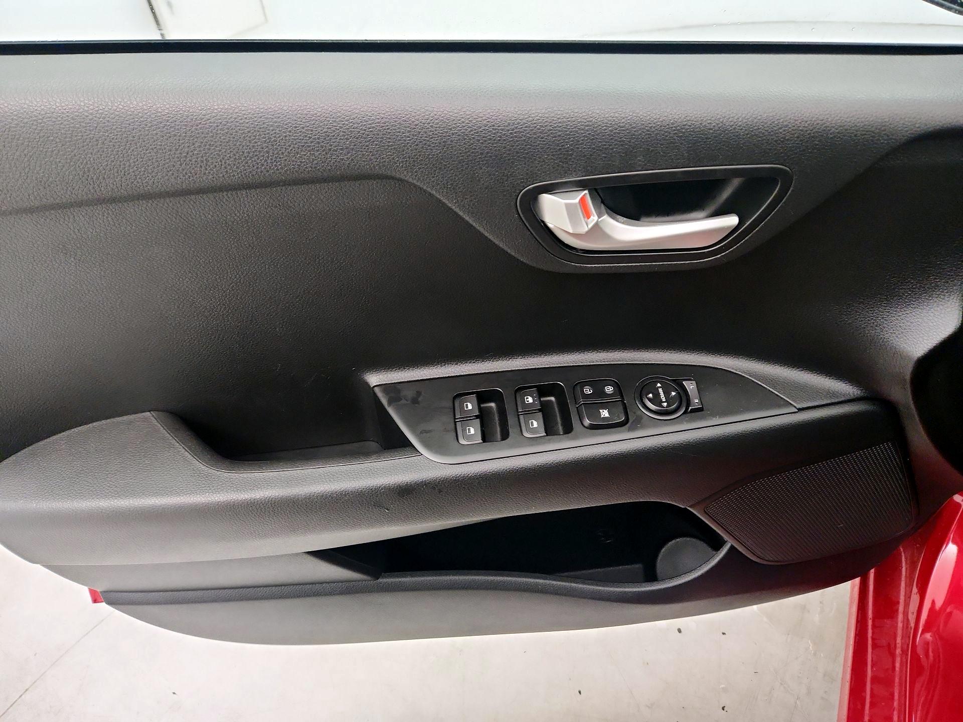 Thumbnail: 2022 Kia Rio - 12