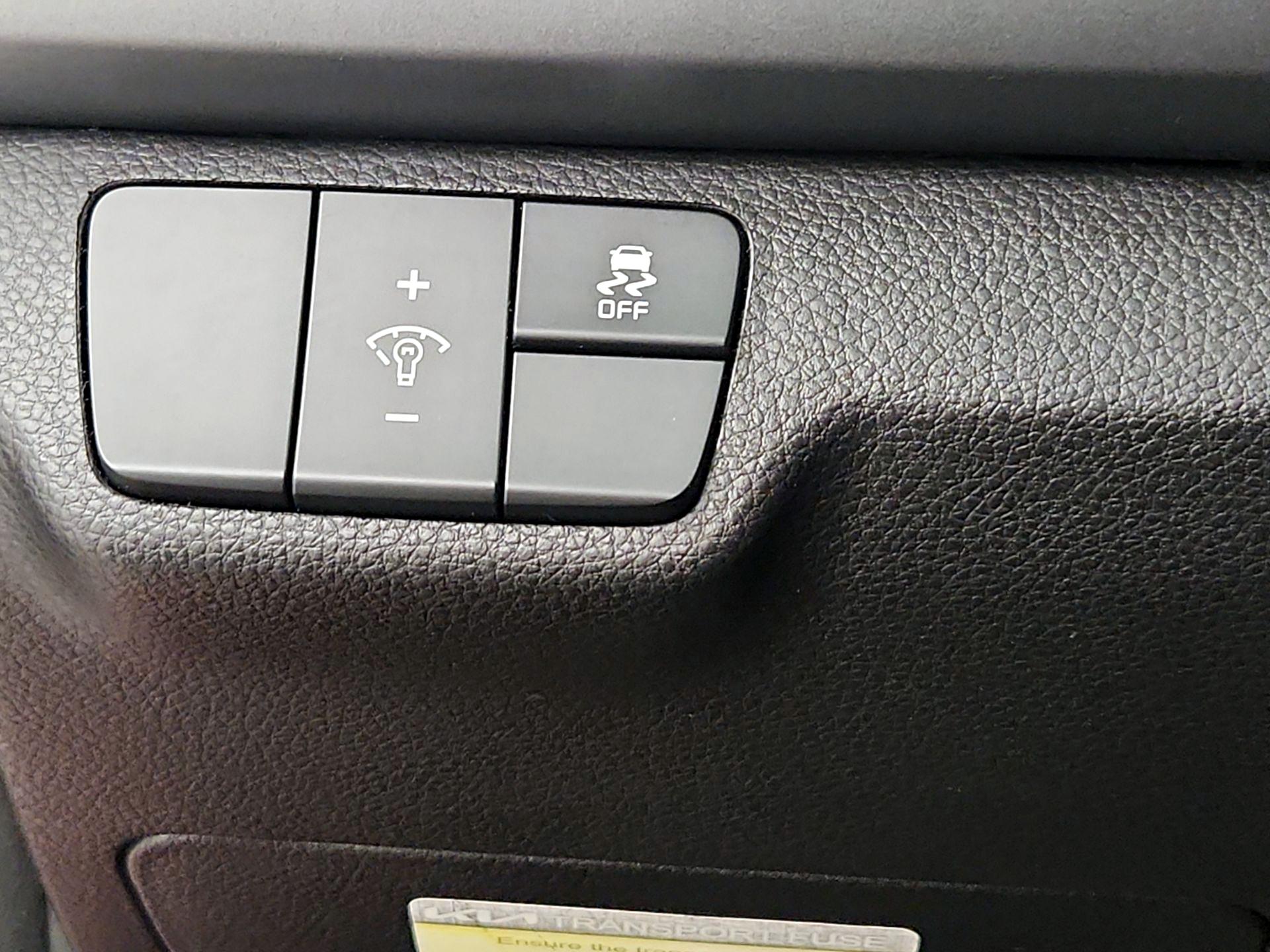 Thumbnail: 2022 Kia Rio - 13