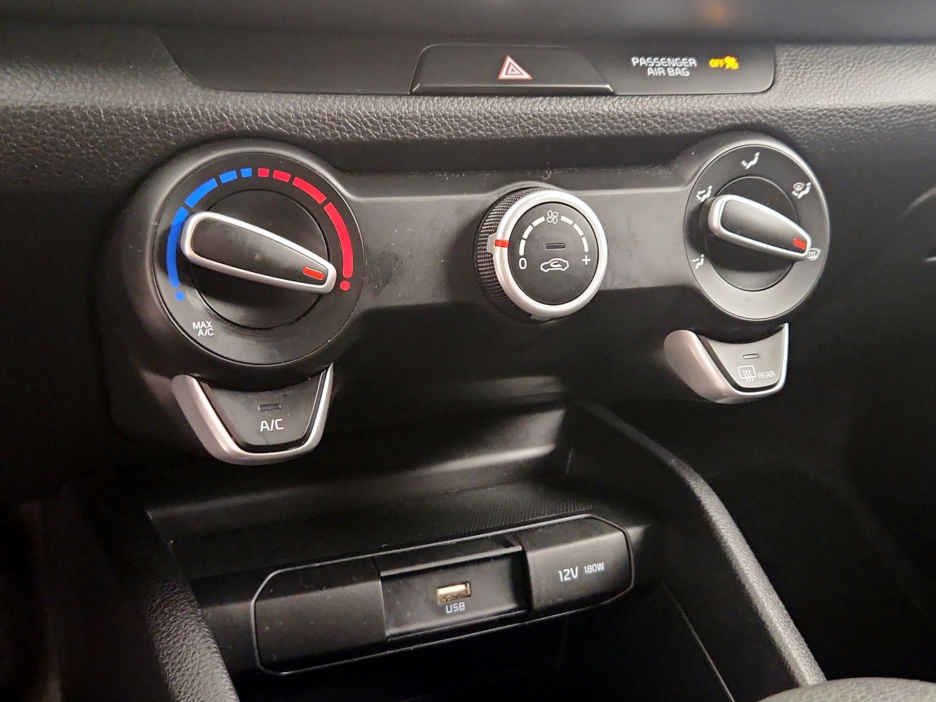 Thumbnail: 2022 Kia Rio - 16