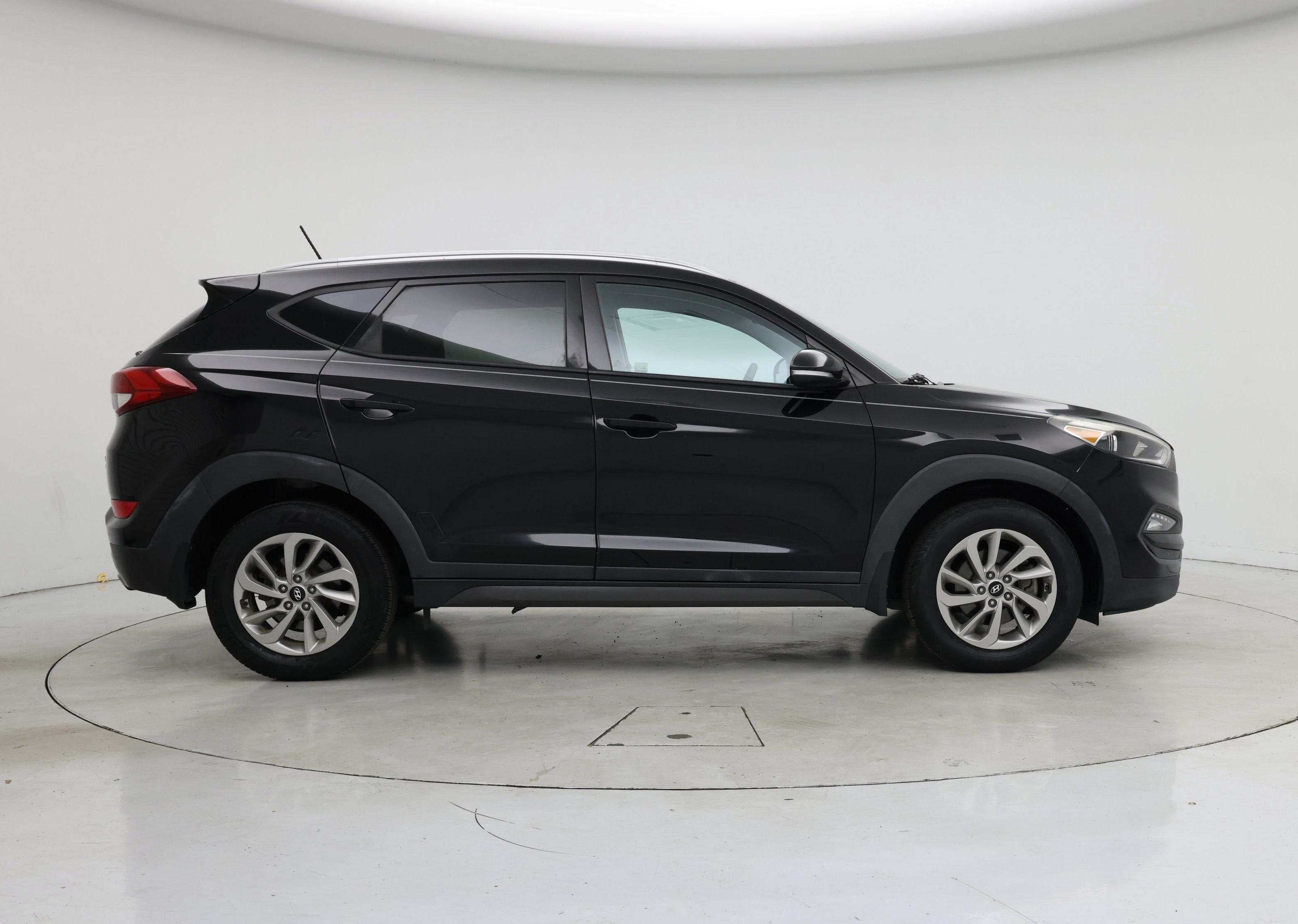 Thumbnail: 2016 Hyundai Tucson - 7