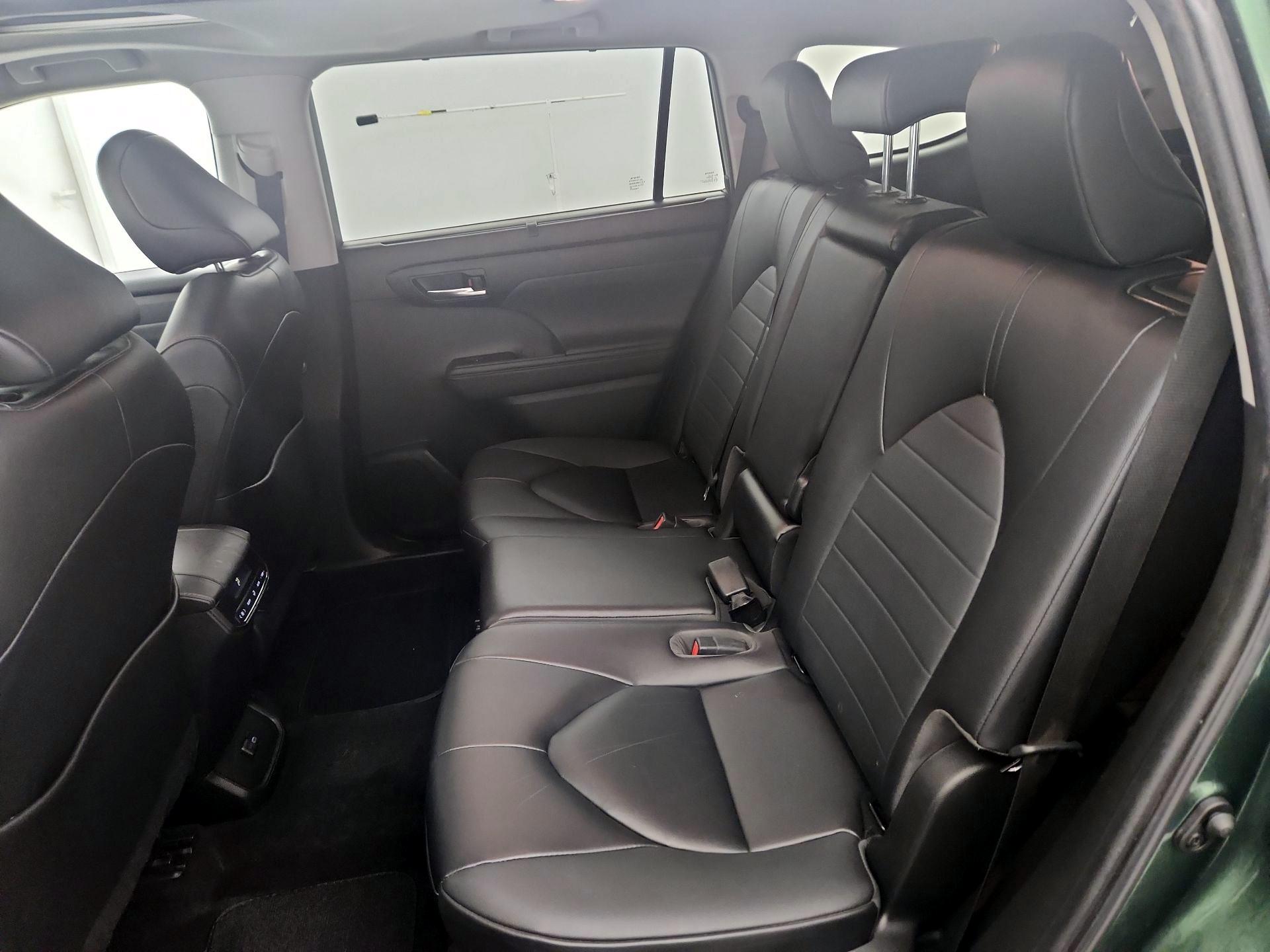 Thumbnail: 2023 Toyota Highlander - 20