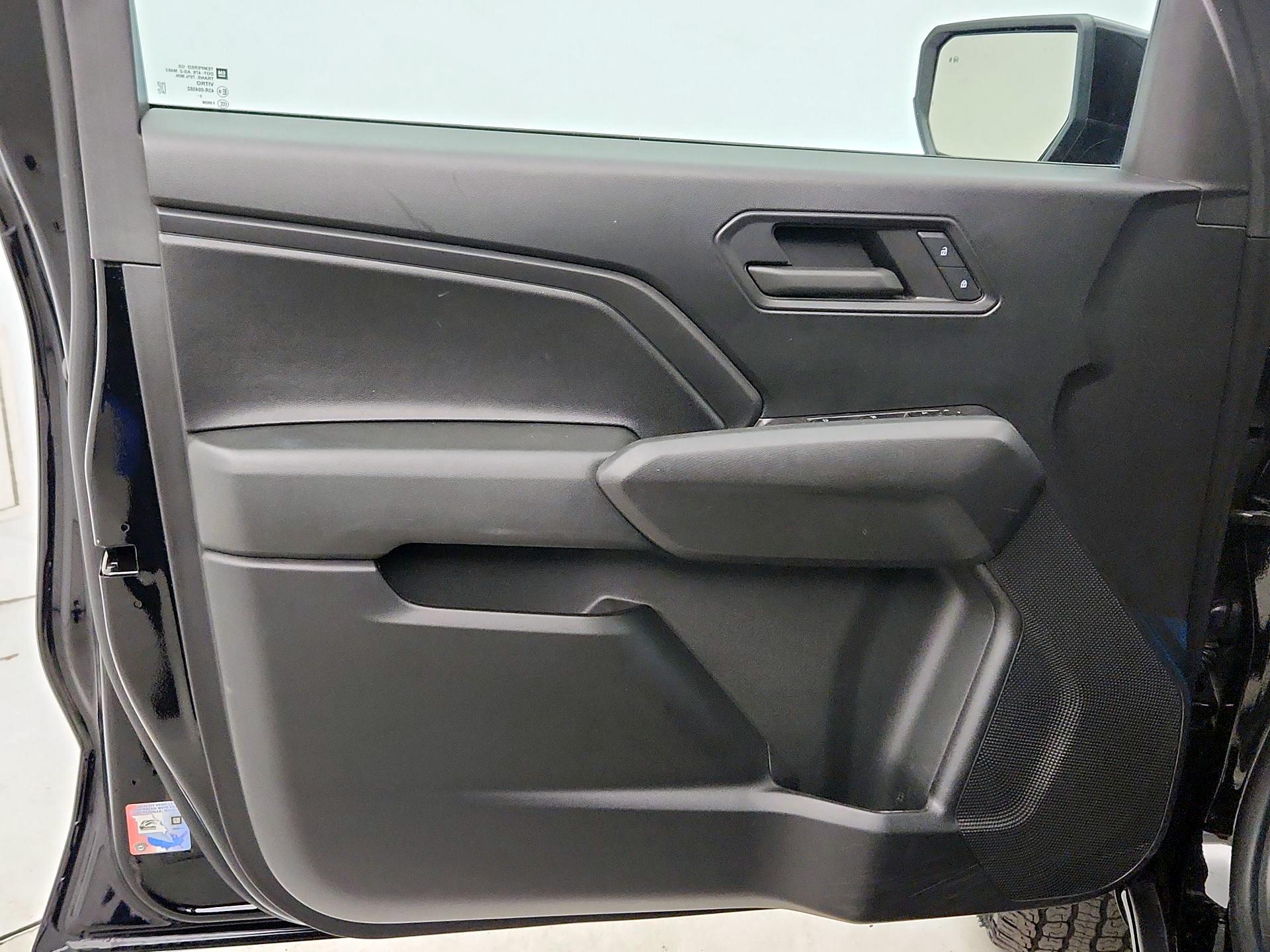 Thumbnail: 2023 Chevrolet Colorado - 12