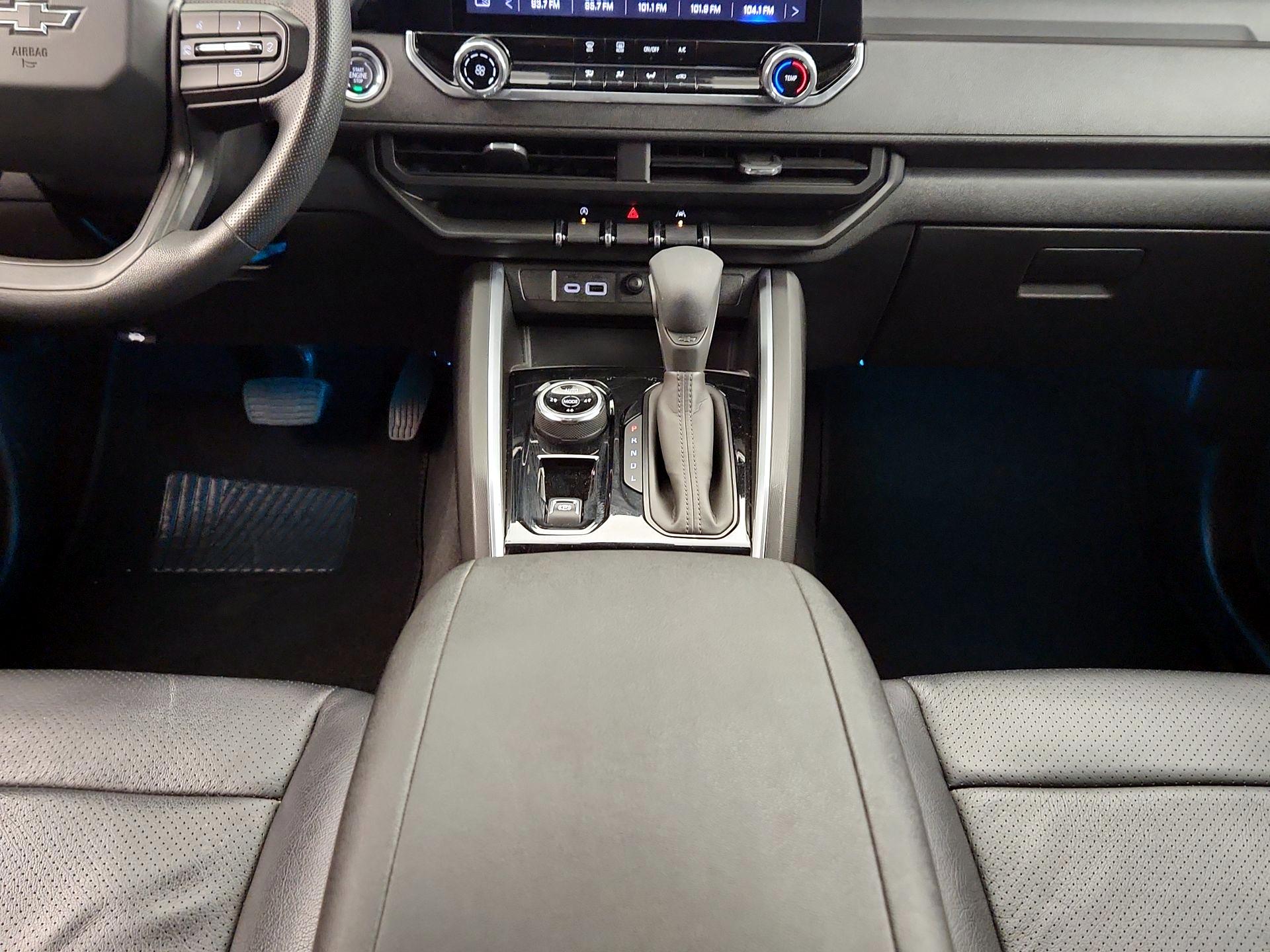 Thumbnail: 2023 Chevrolet Colorado - 16