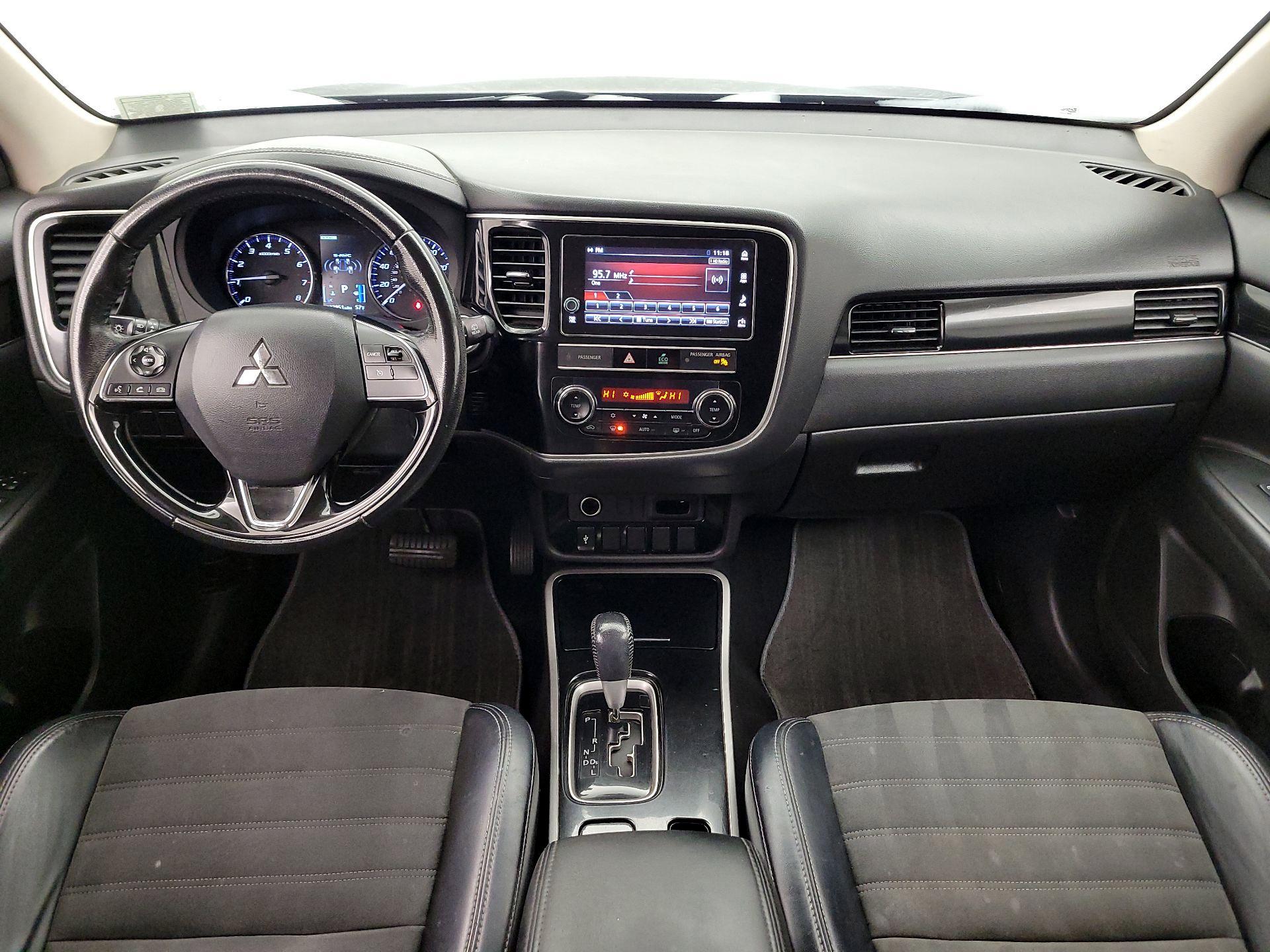 Thumbnail: 2019 Mitsubishi Outlander - 9