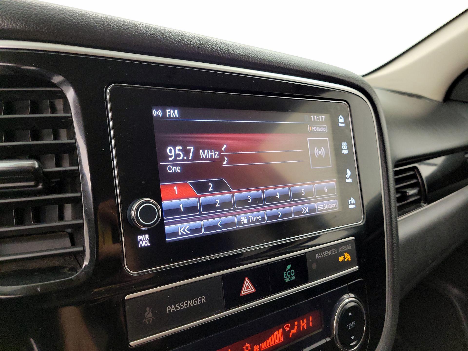 Thumbnail: 2019 Mitsubishi Outlander - 15