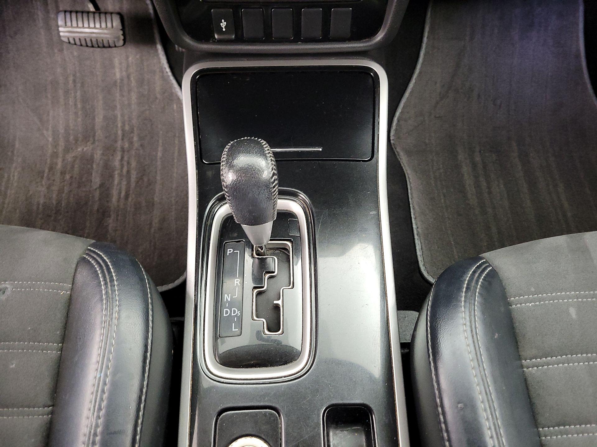 Thumbnail: 2019 Mitsubishi Outlander - 17