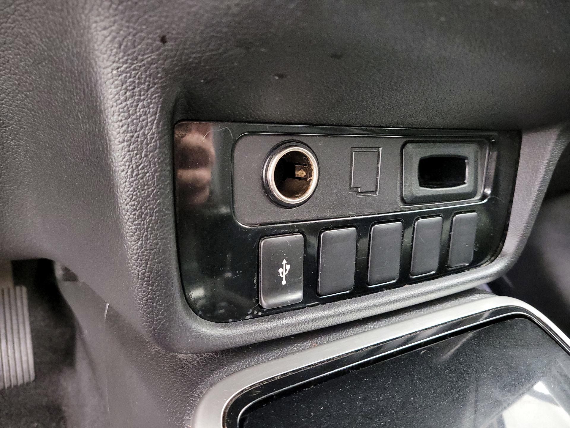 Thumbnail: 2019 Mitsubishi Outlander - 18