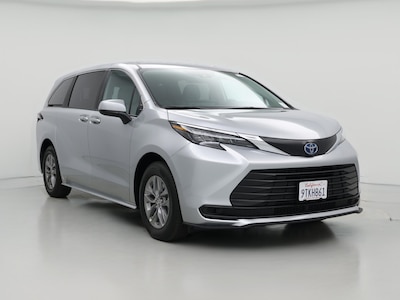 2025 Toyota Sienna LE