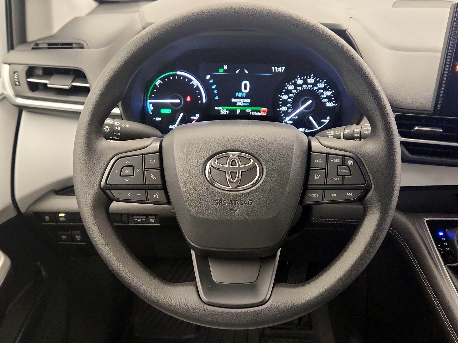 Thumbnail: 2025 Toyota Sienna - 10