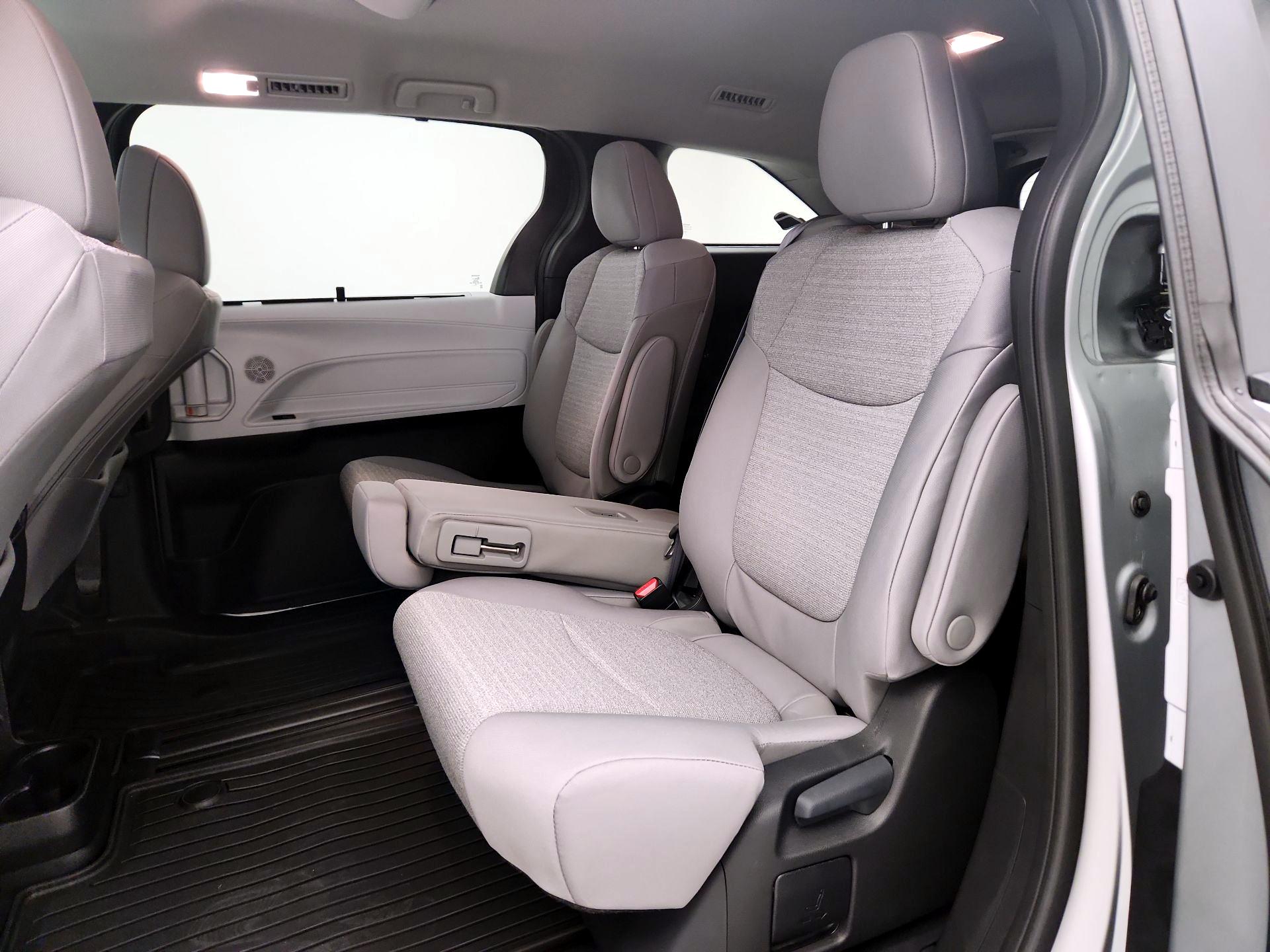 Thumbnail: 2025 Toyota Sienna - 19