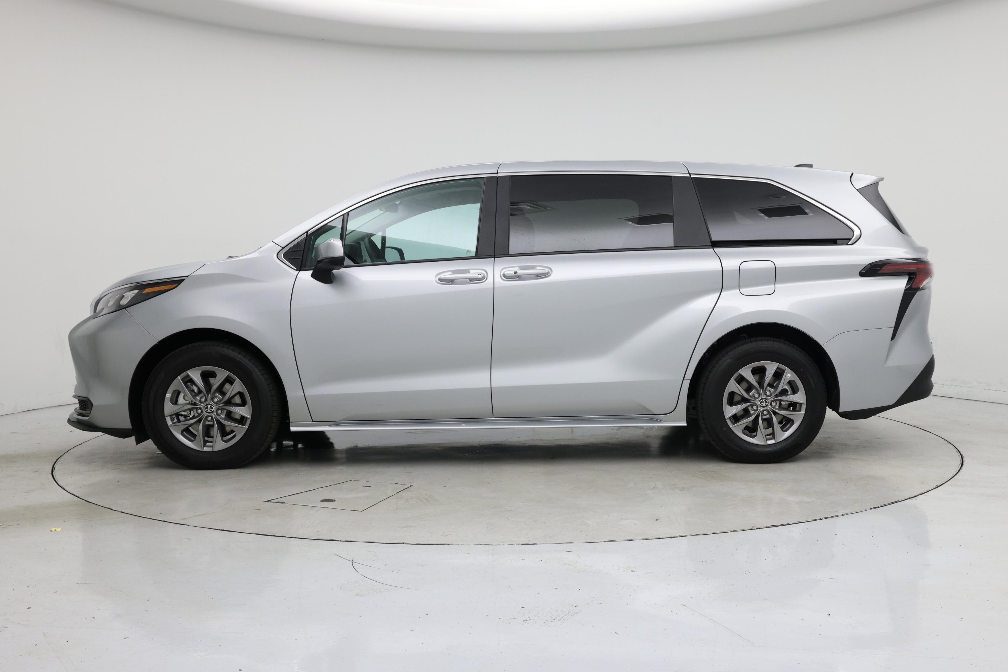 Thumbnail: 2025 Toyota Sienna - 3