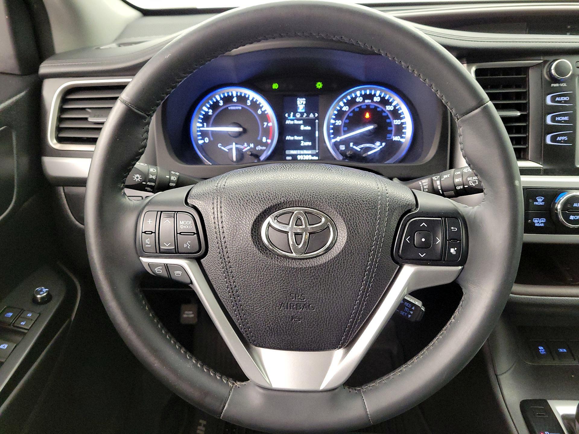 Thumbnail: 2016 Toyota Highlander - 10