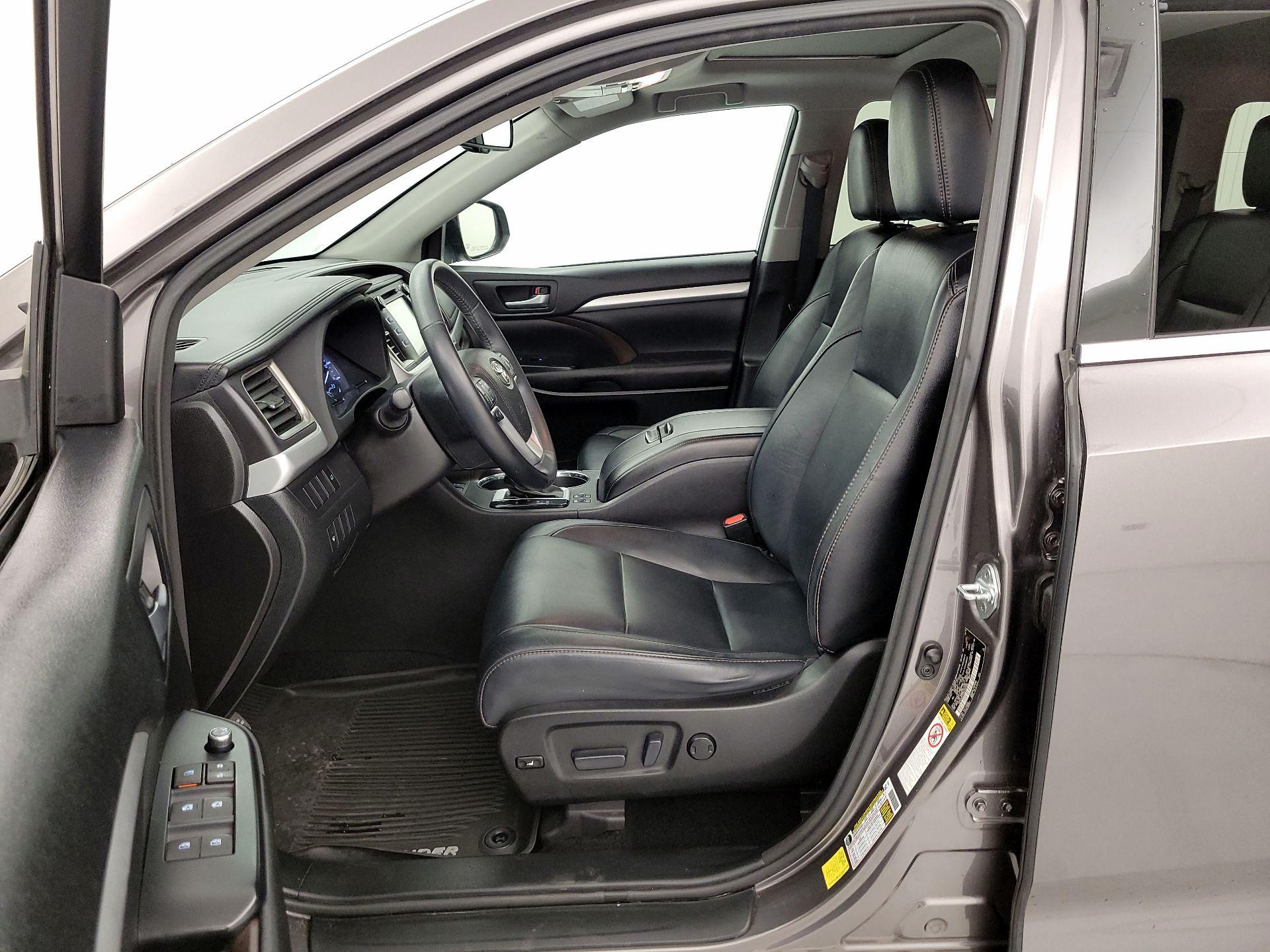 Thumbnail: 2016 Toyota Highlander - 11