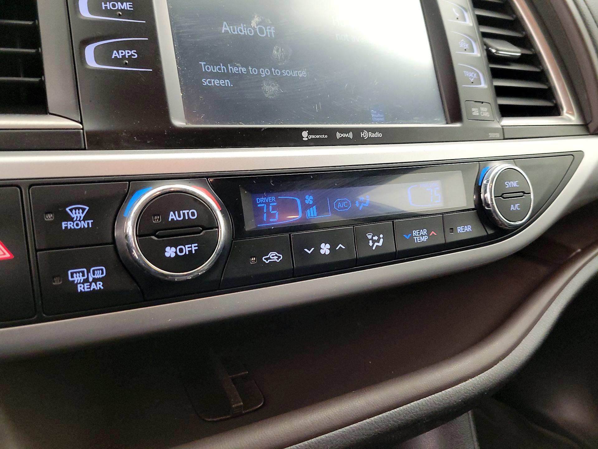 Thumbnail: 2016 Toyota Highlander - 15