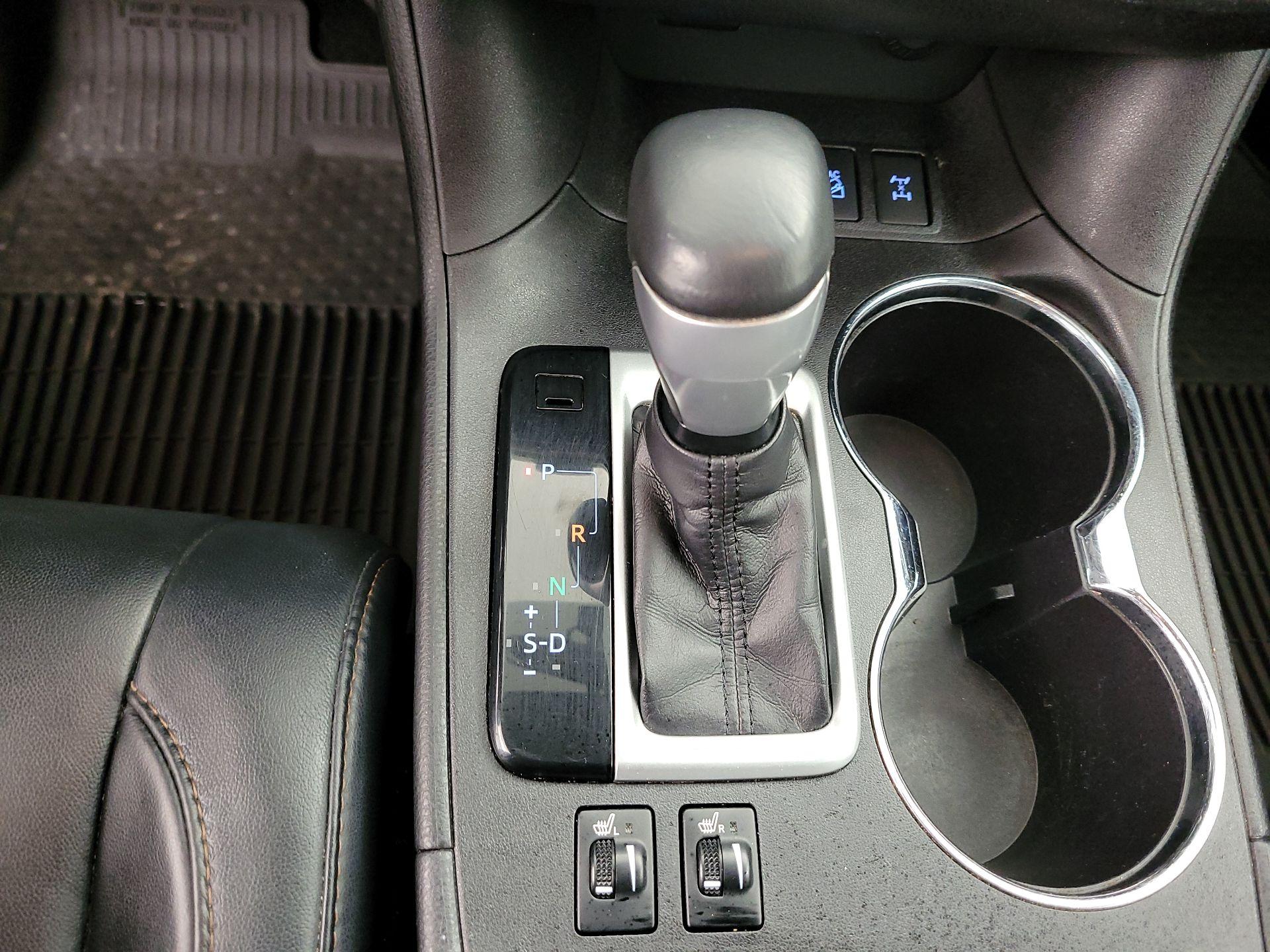 Thumbnail: 2016 Toyota Highlander - 16