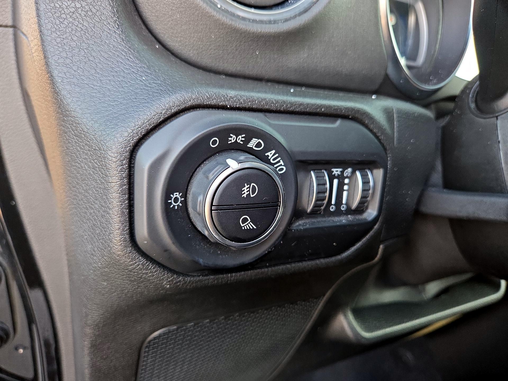 Thumbnail: 2021 Jeep Gladiator - 11