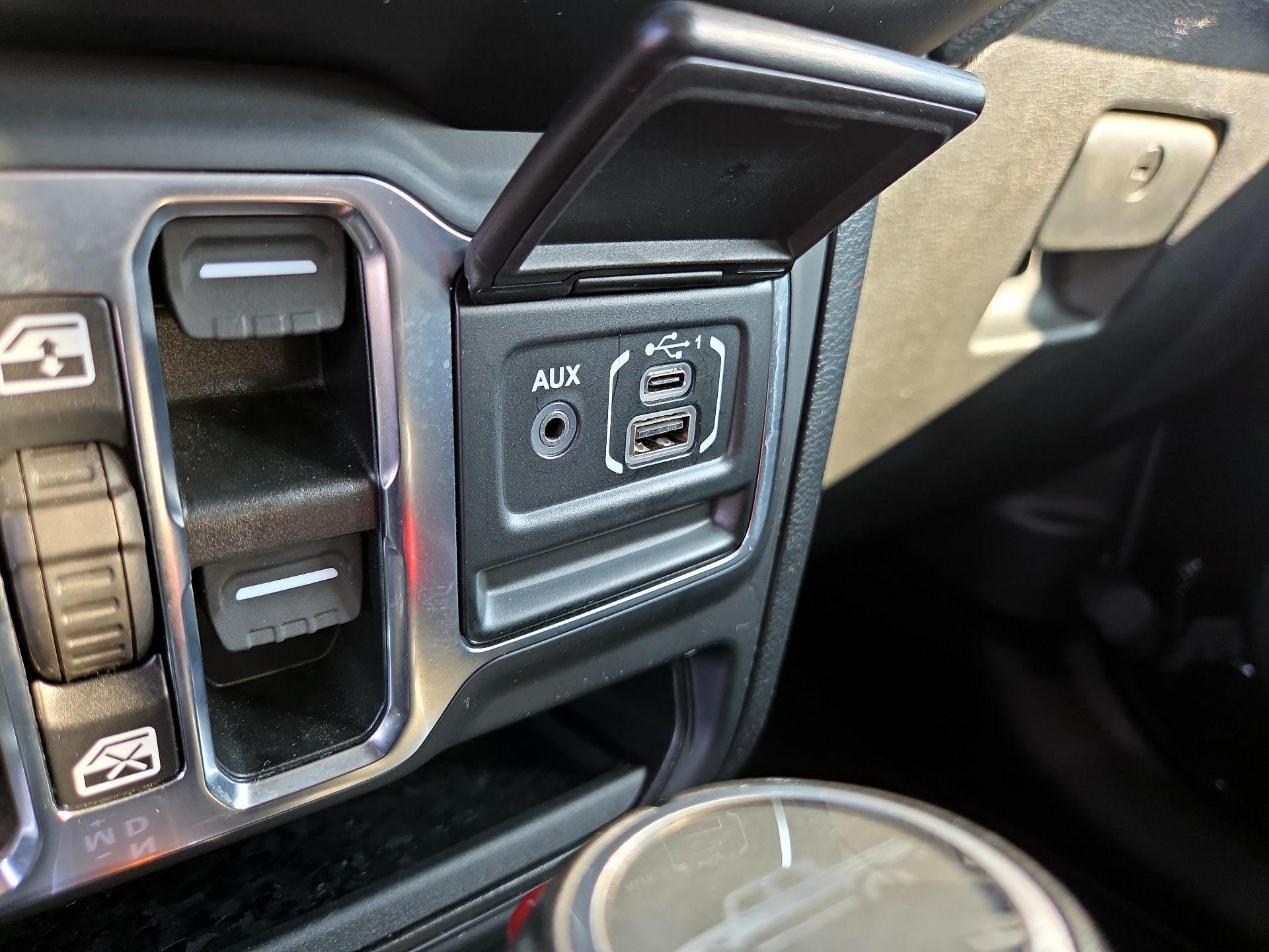 Thumbnail: 2021 Jeep Gladiator - 17