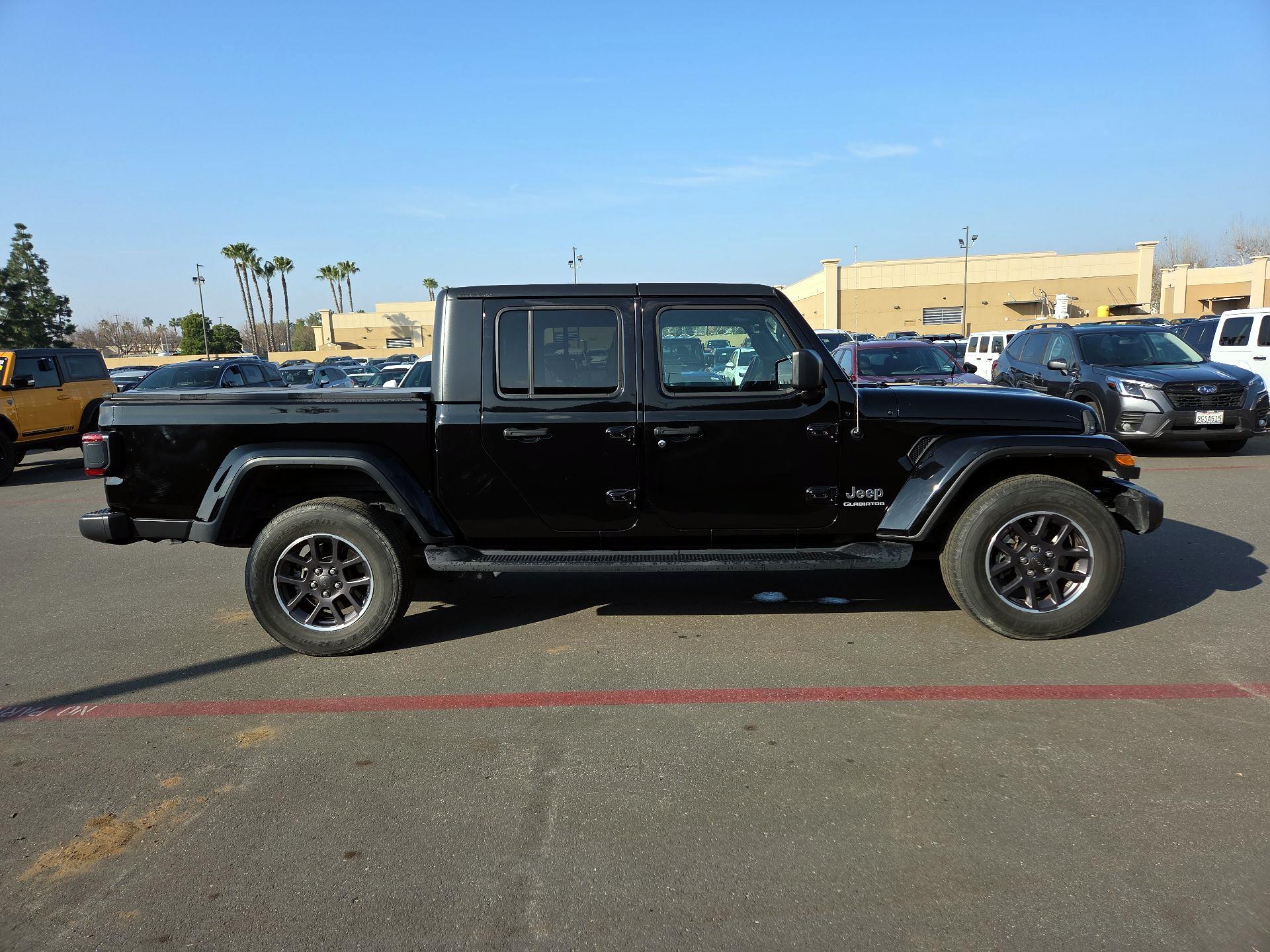 Thumbnail: 2021 Jeep Gladiator - 4