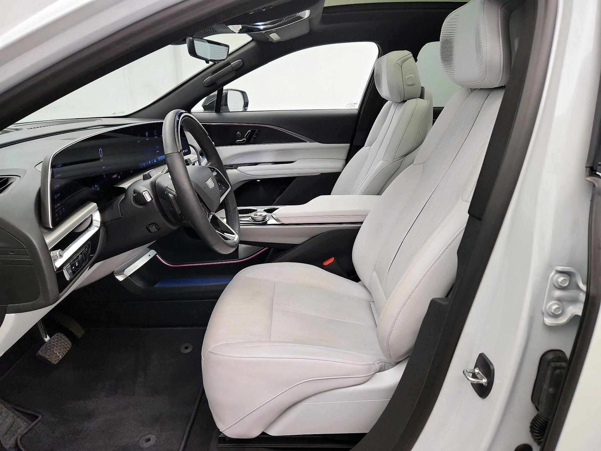 Thumbnail: 2024 Cadillac Lyriq - 11