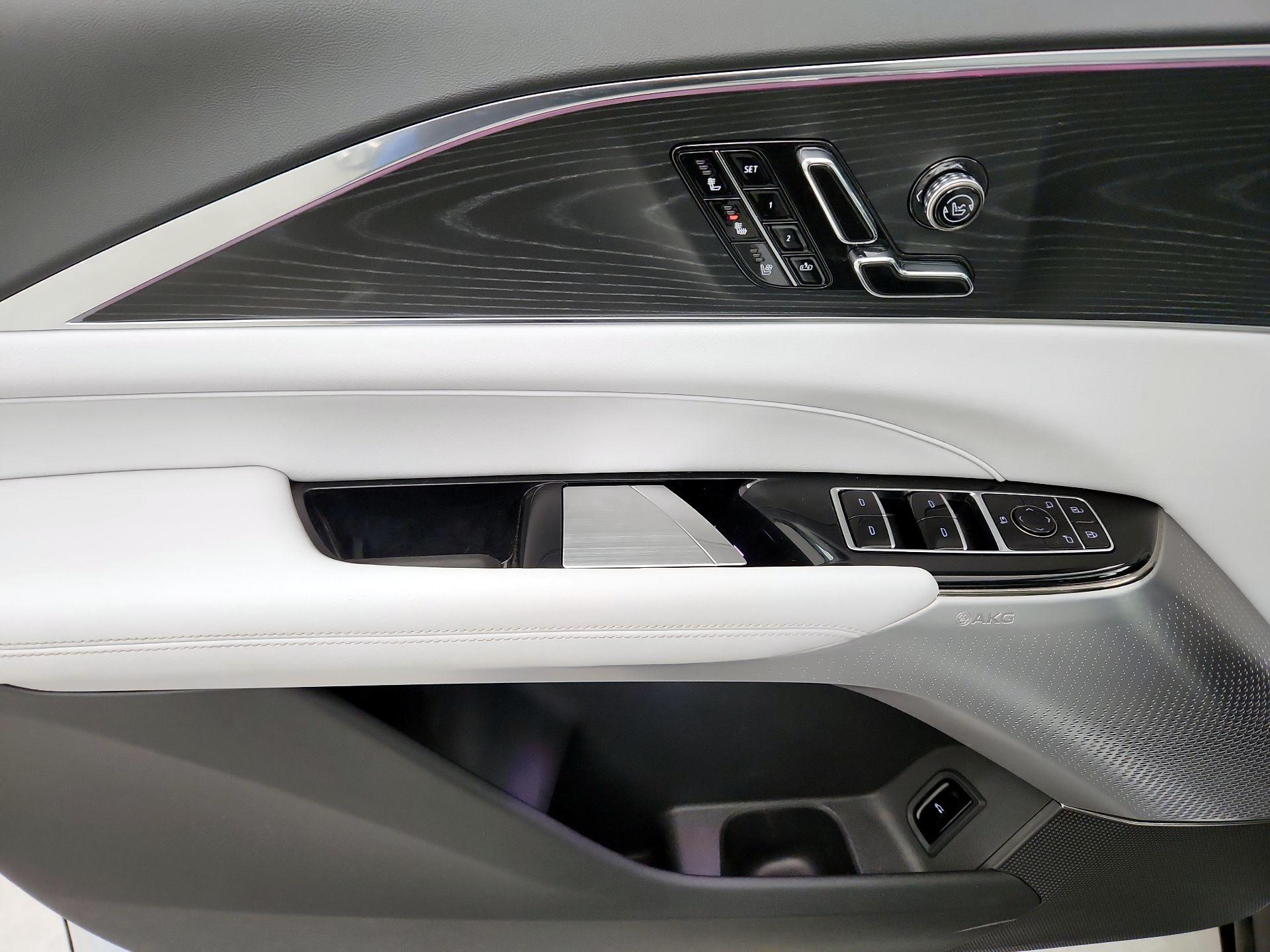 Thumbnail: 2024 Cadillac Lyriq - 12