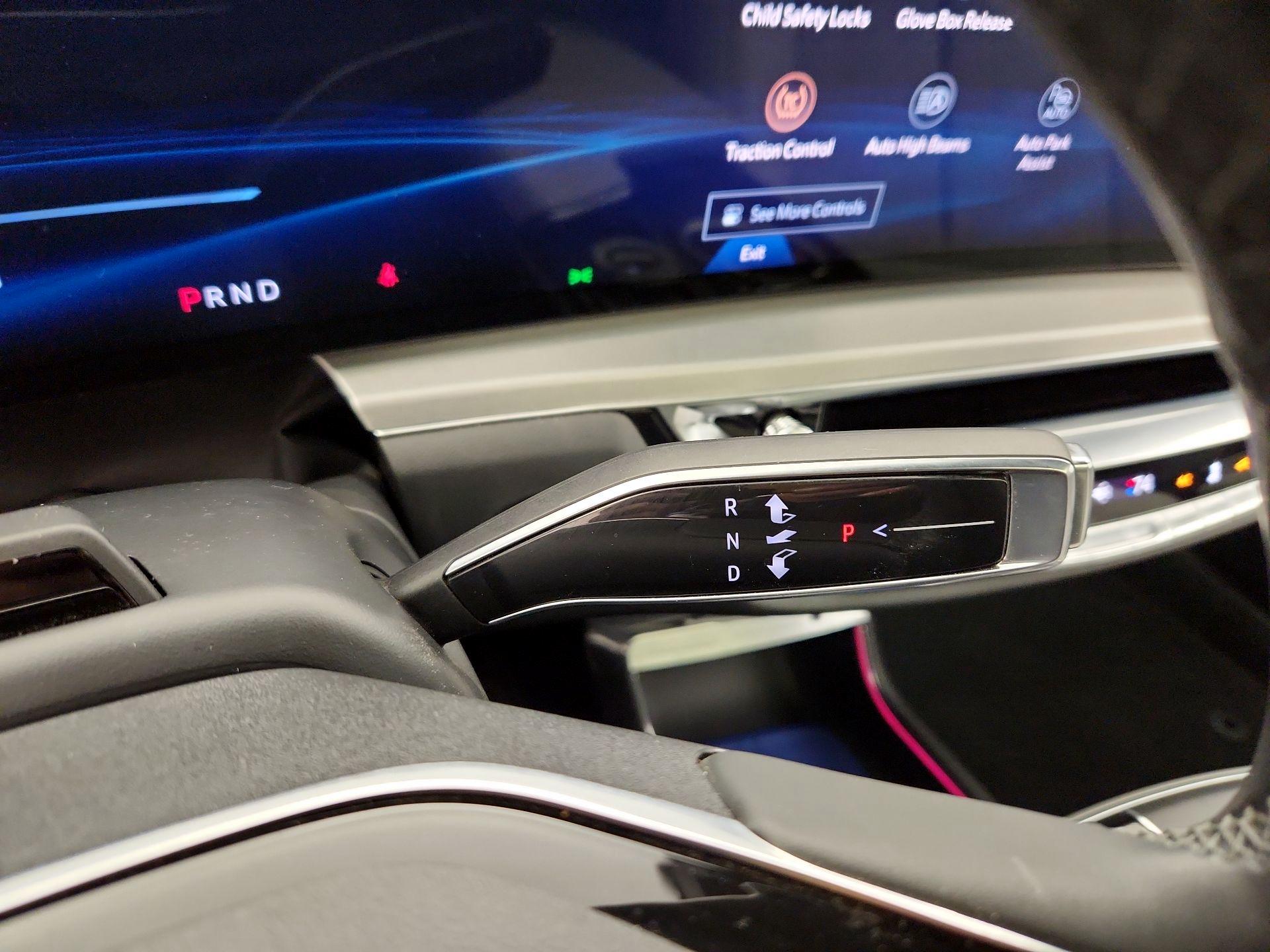 Thumbnail: 2024 Cadillac Lyriq - 17