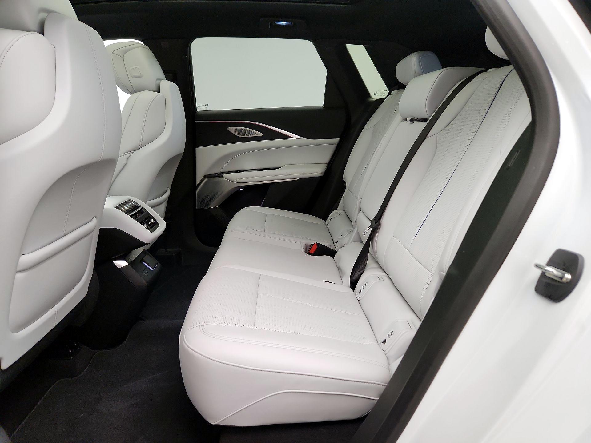 Thumbnail: 2024 Cadillac Lyriq - 20