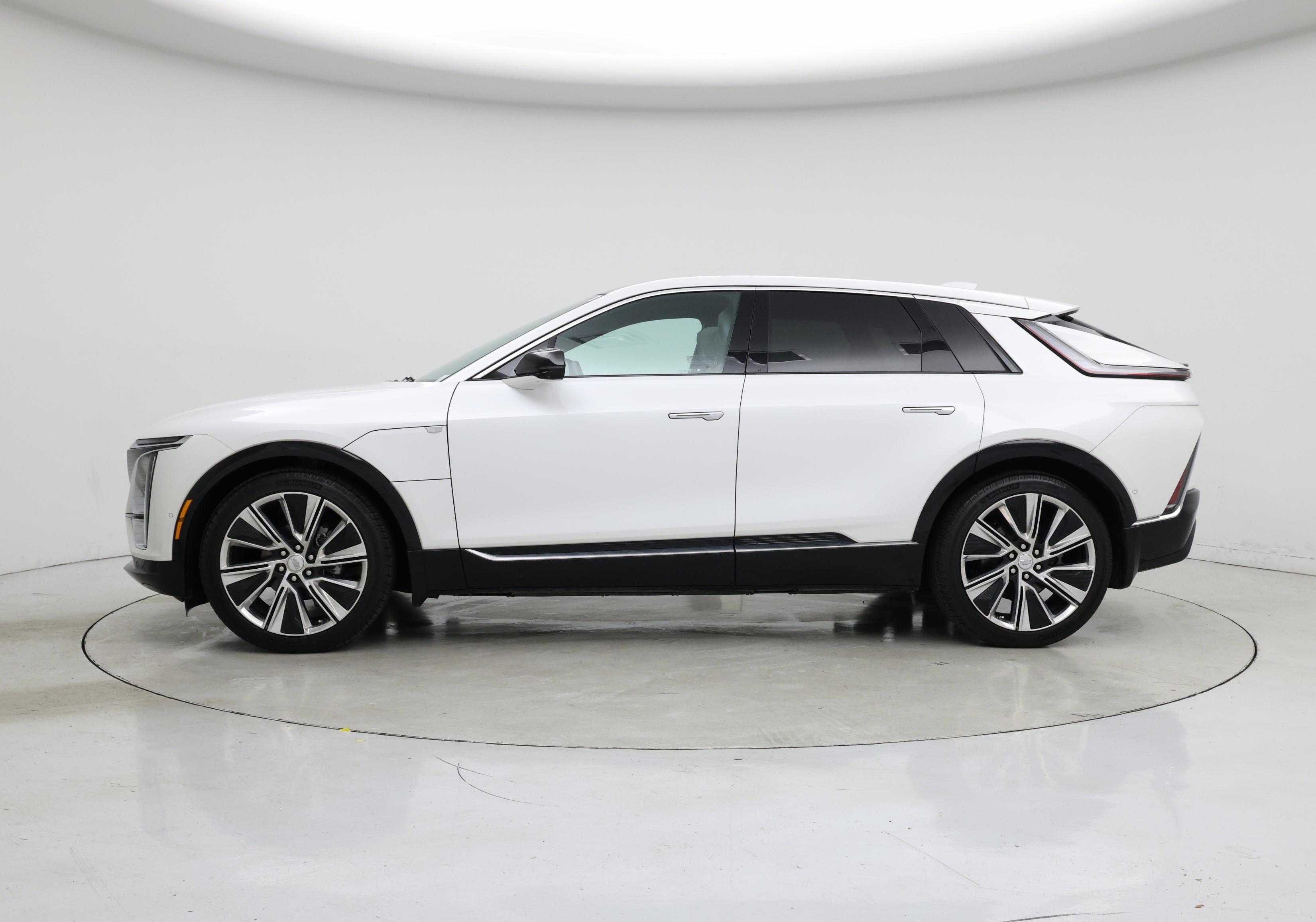 Thumbnail: 2024 Cadillac Lyriq - 3