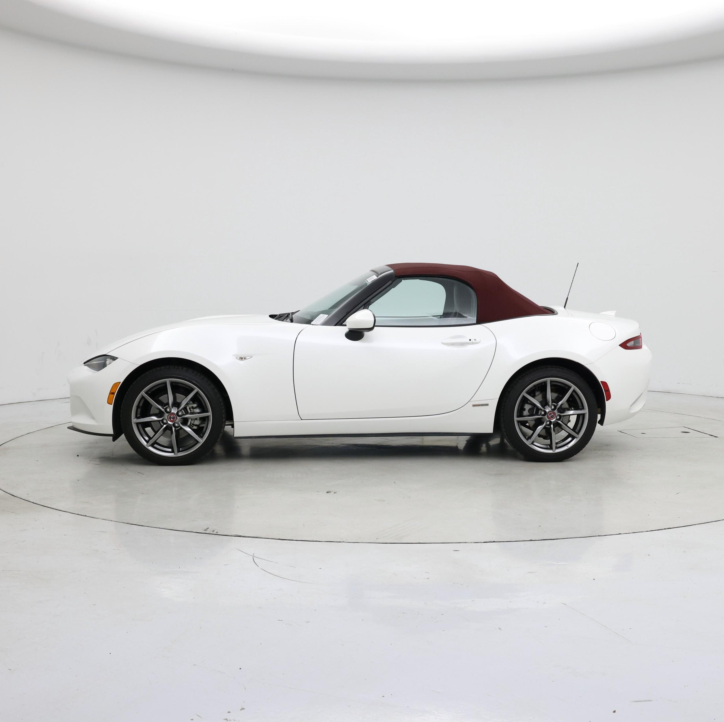 Thumbnail: 2020 Mazda MX-5 Miata - 3