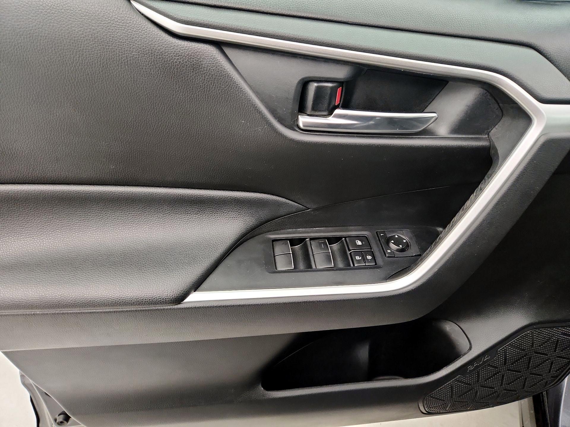 Thumbnail: 2020 Toyota RAV4 - 12