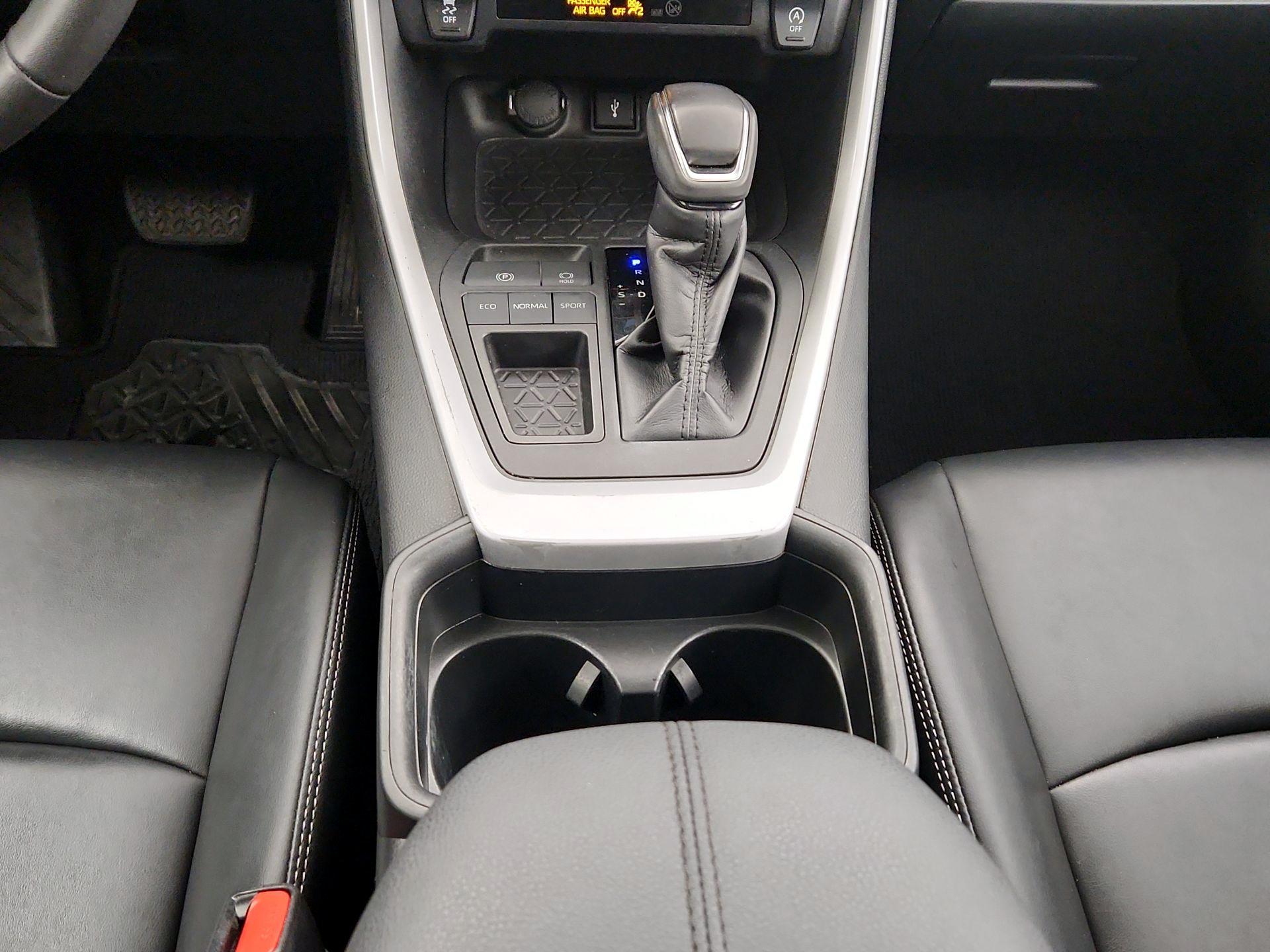 Thumbnail: 2020 Toyota RAV4 - 17